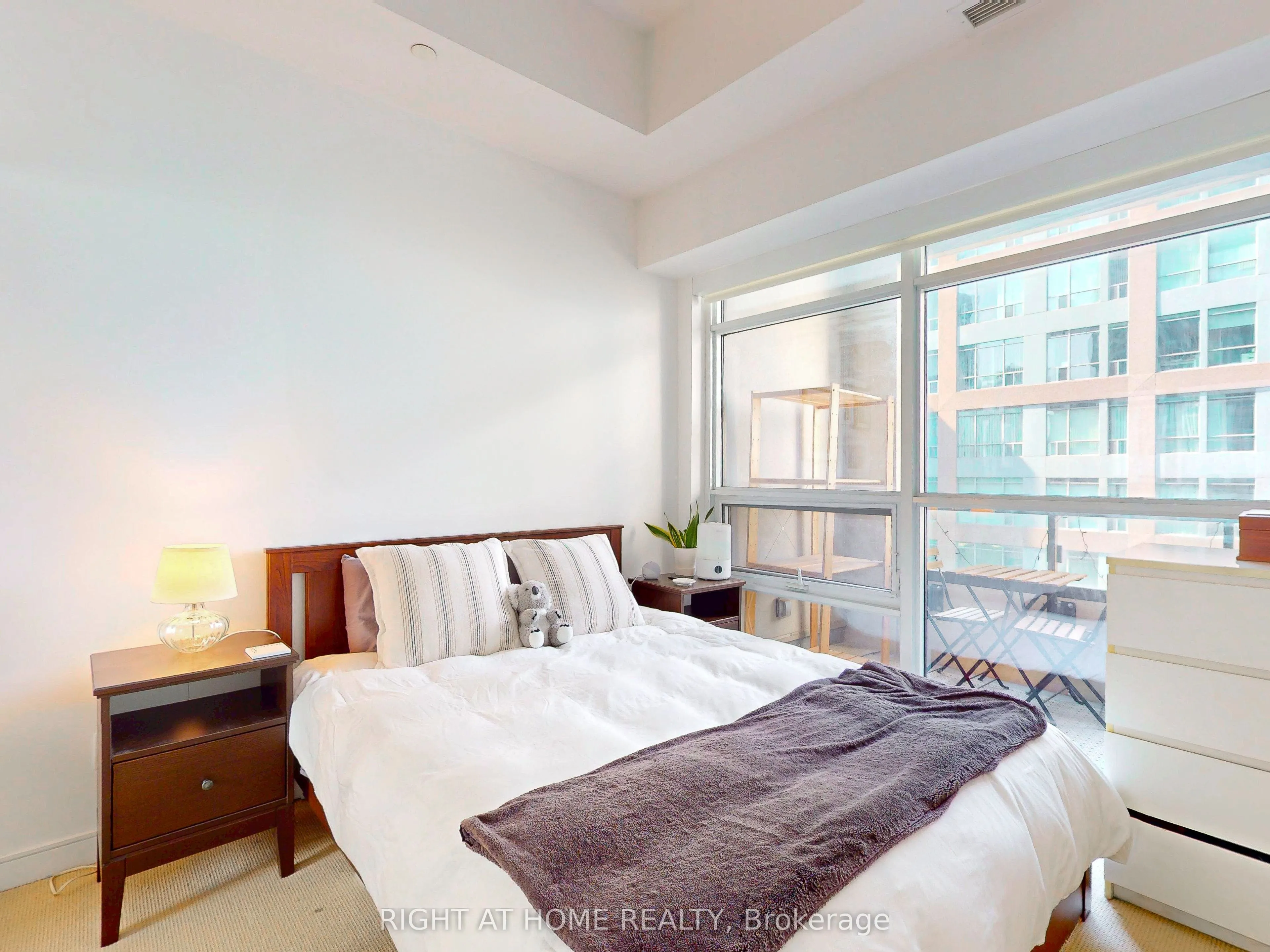 88 Scott Street, #1904