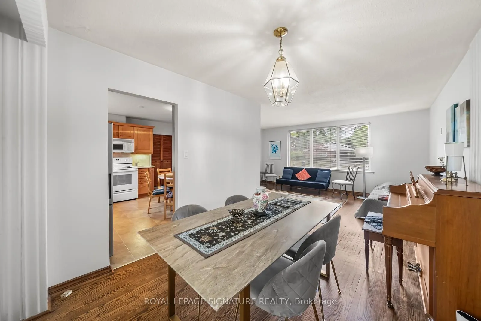 10 Rochelle Crescent, #Main & Upper Level