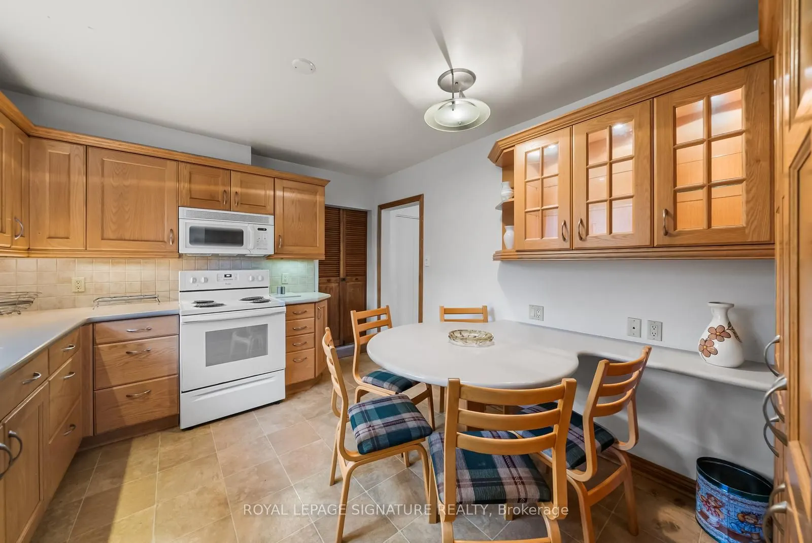 10 Rochelle Crescent, #Main & Upper Level