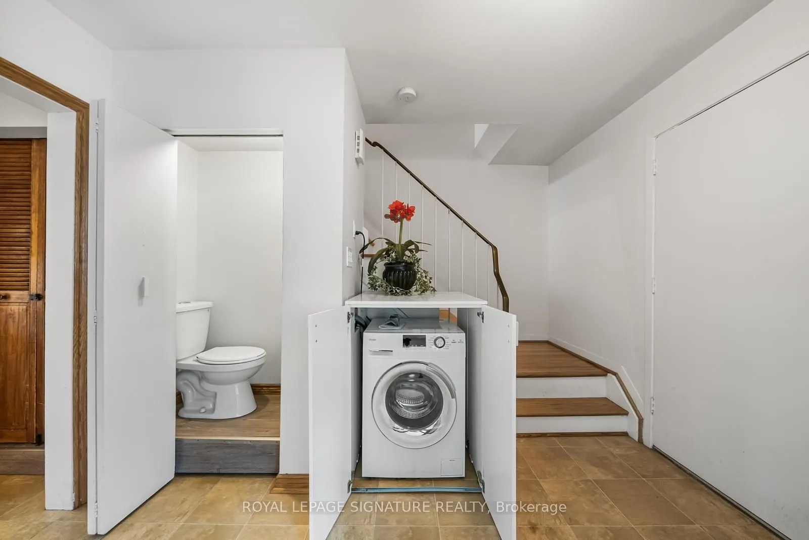 10 Rochelle Crescent, #Main & Upper Level