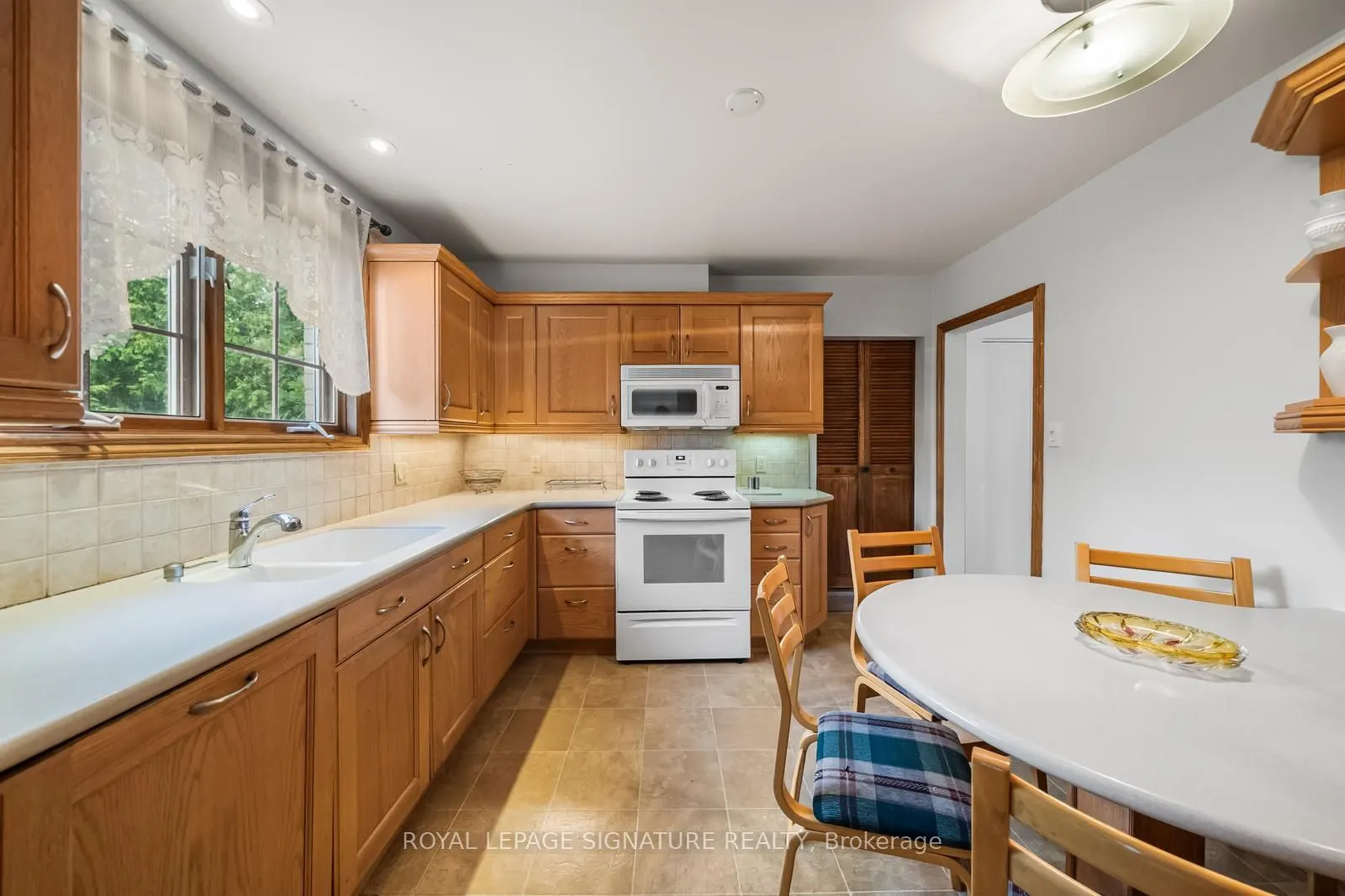 10 Rochelle Crescent, #Main & Upper Level