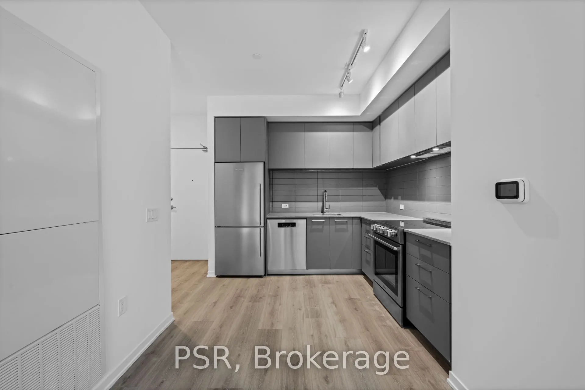 101 Roehampton Avenue, #713