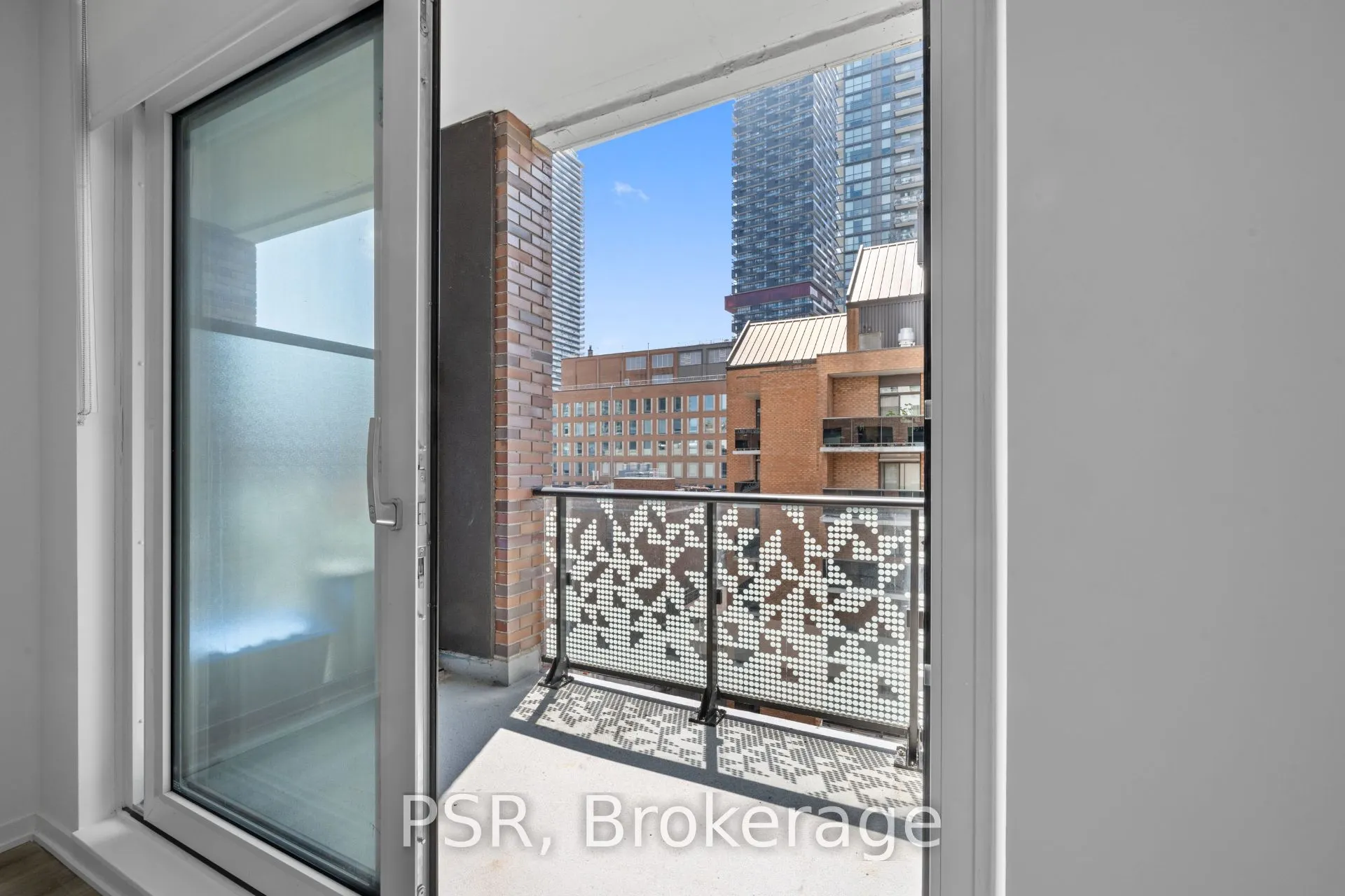 101 Roehampton Avenue, #713