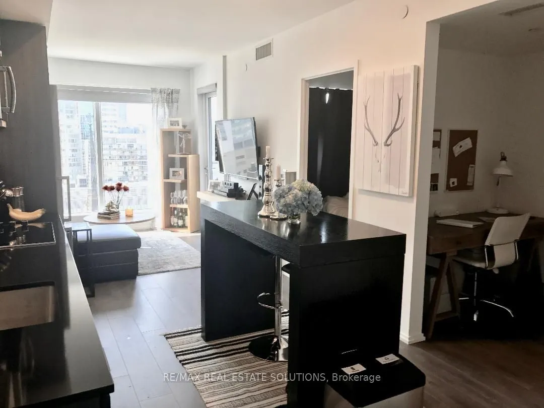 68 Shuter Street, #2606