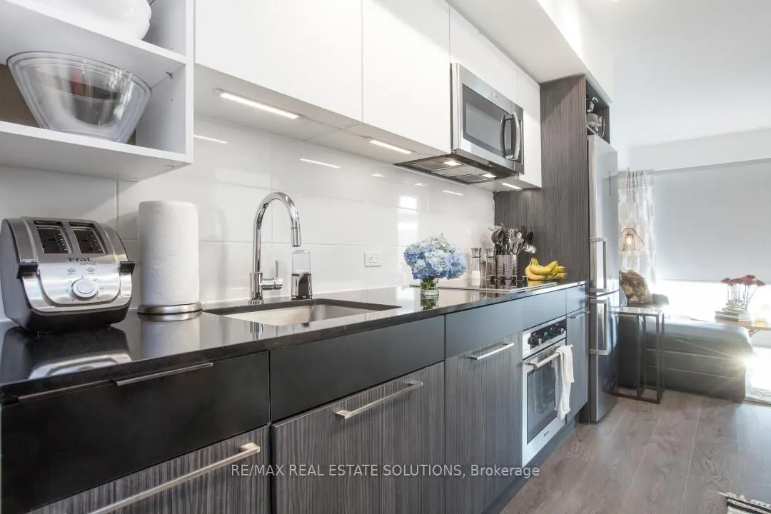 68 Shuter Street, #2606