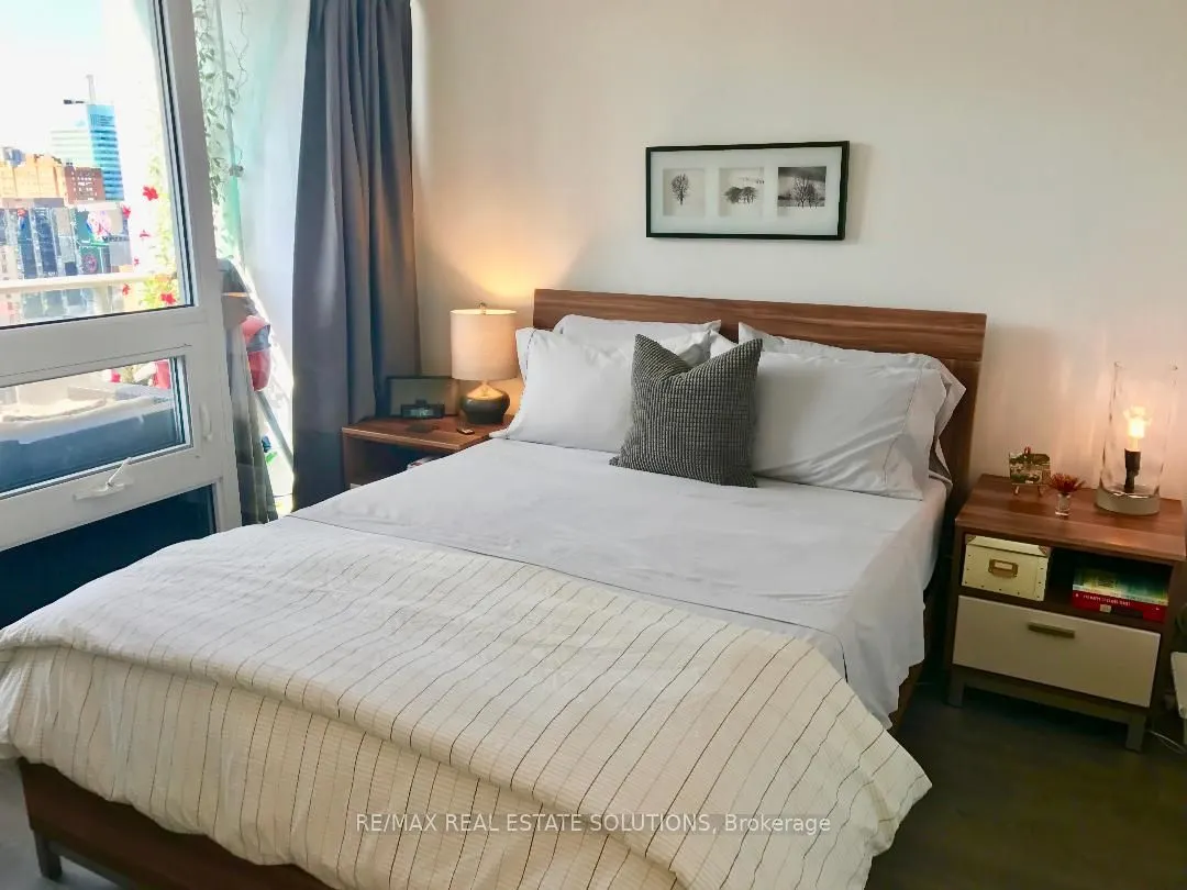 68 Shuter Street, #2606