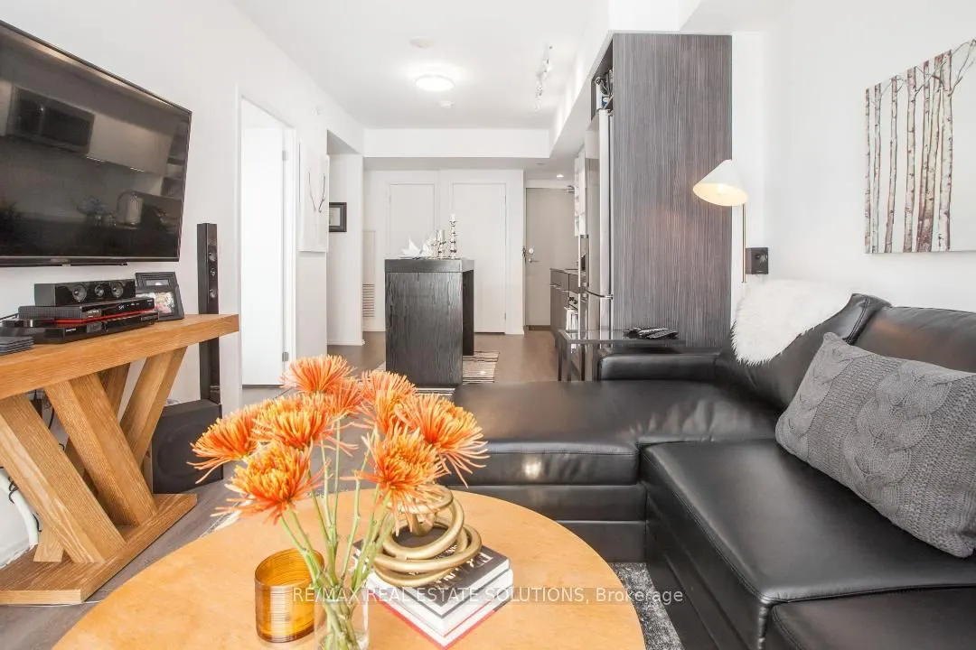 68 Shuter Street, #2606