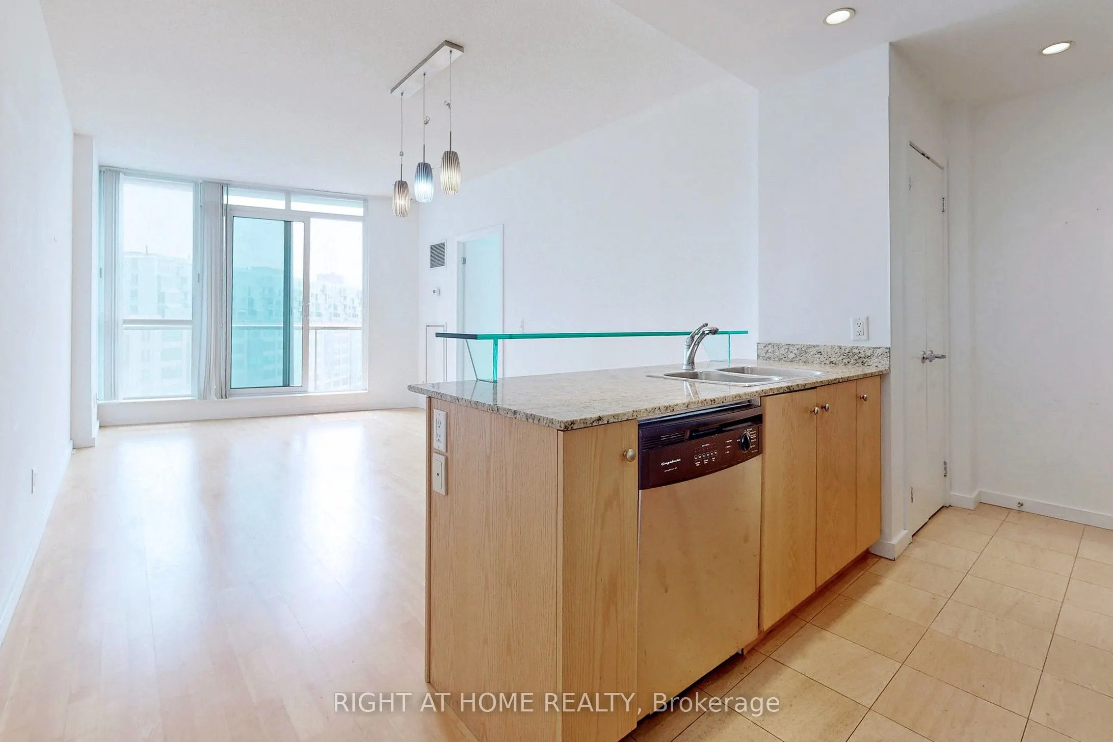218 Queens Quay W, #1006