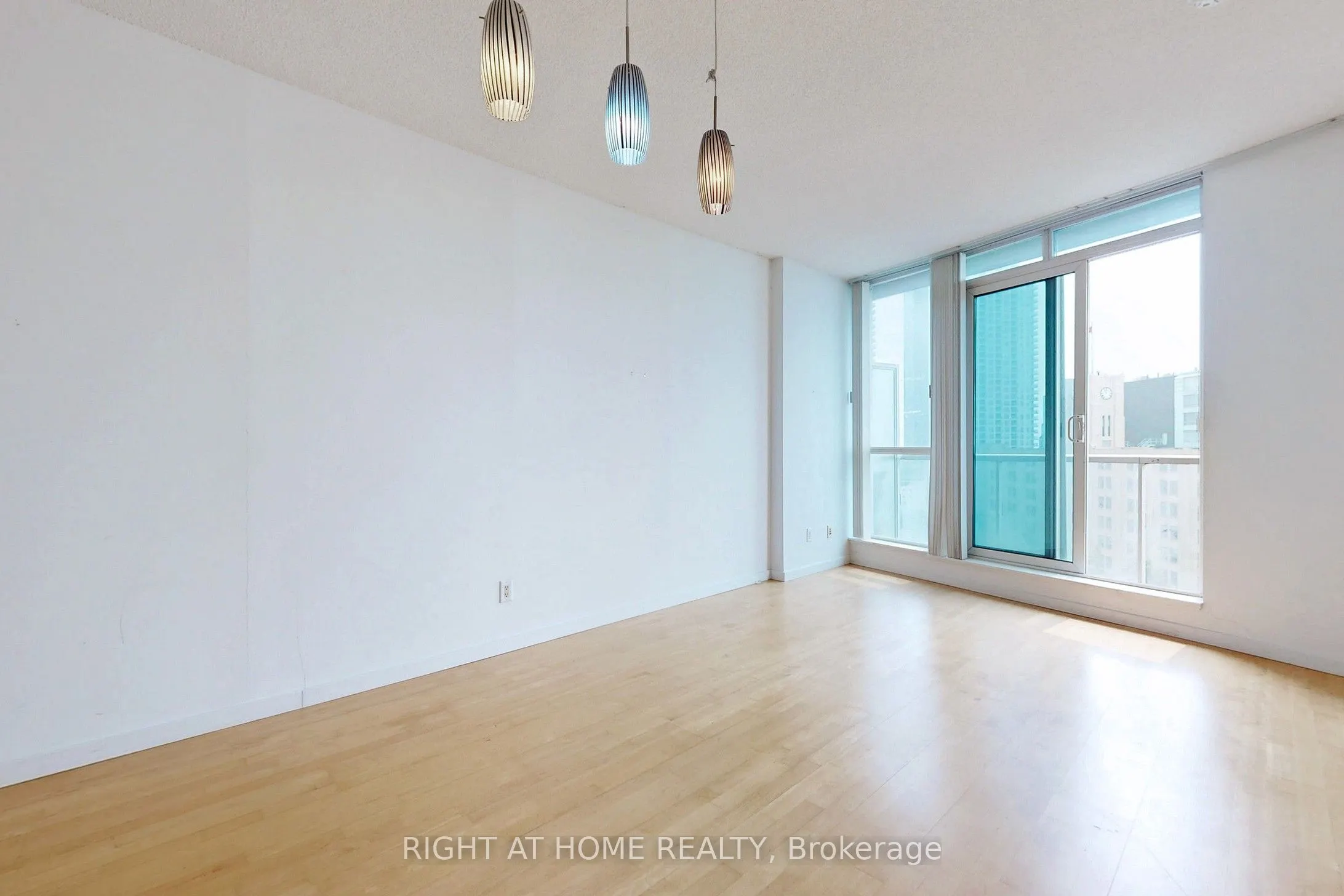 218 Queens Quay W, #1006