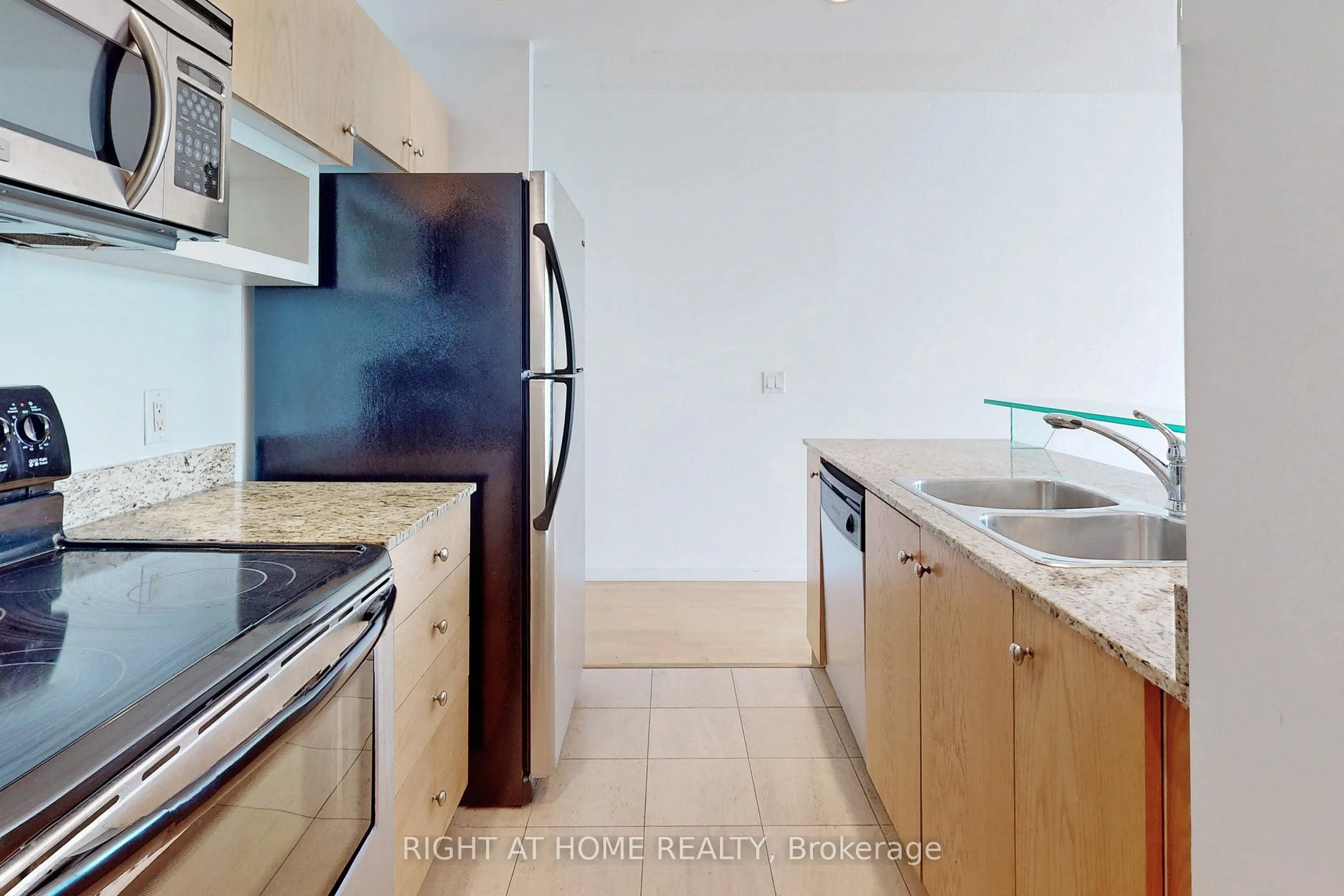 218 Queens Quay W, #1006