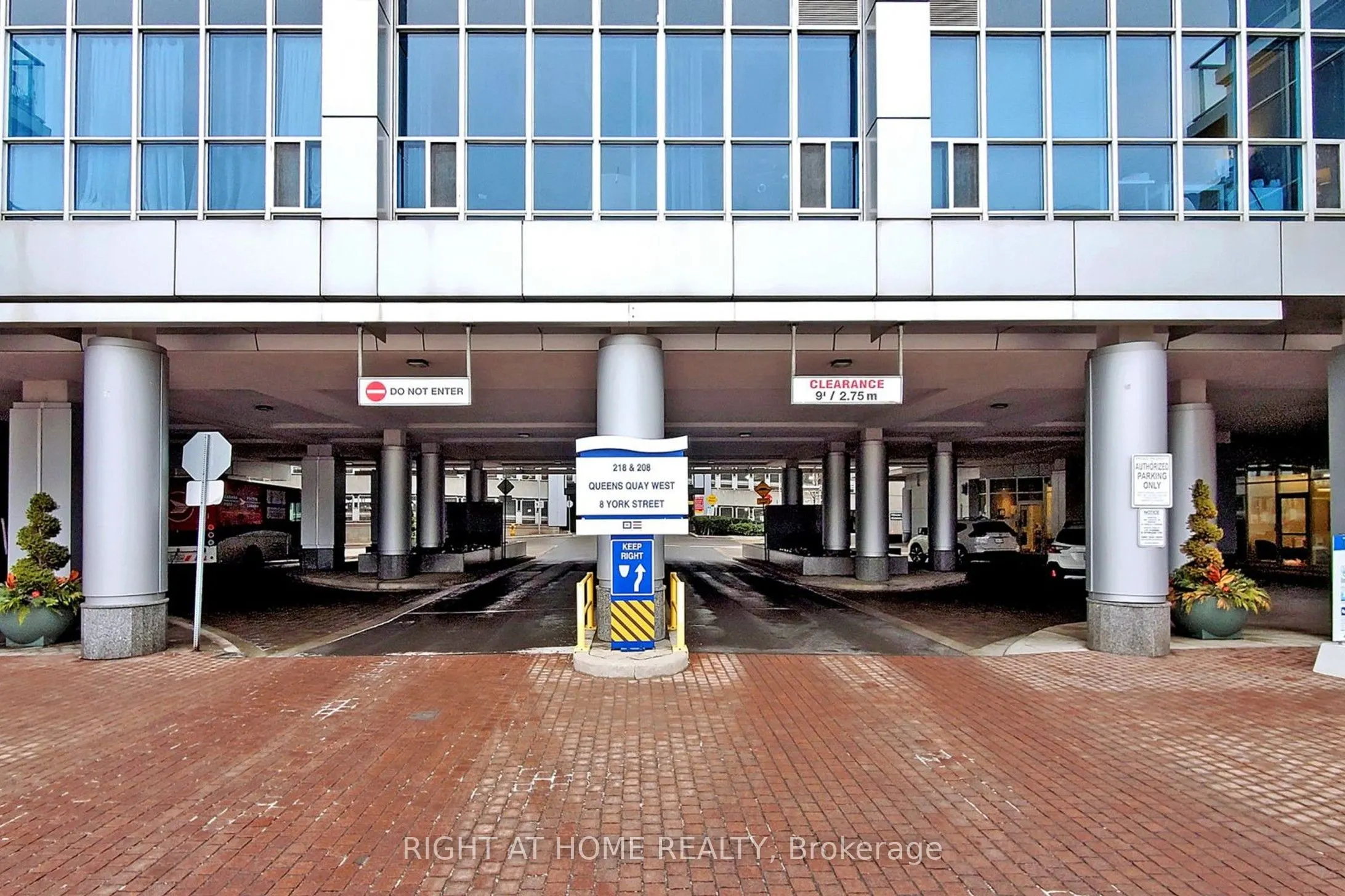 218 Queens Quay W, #1006