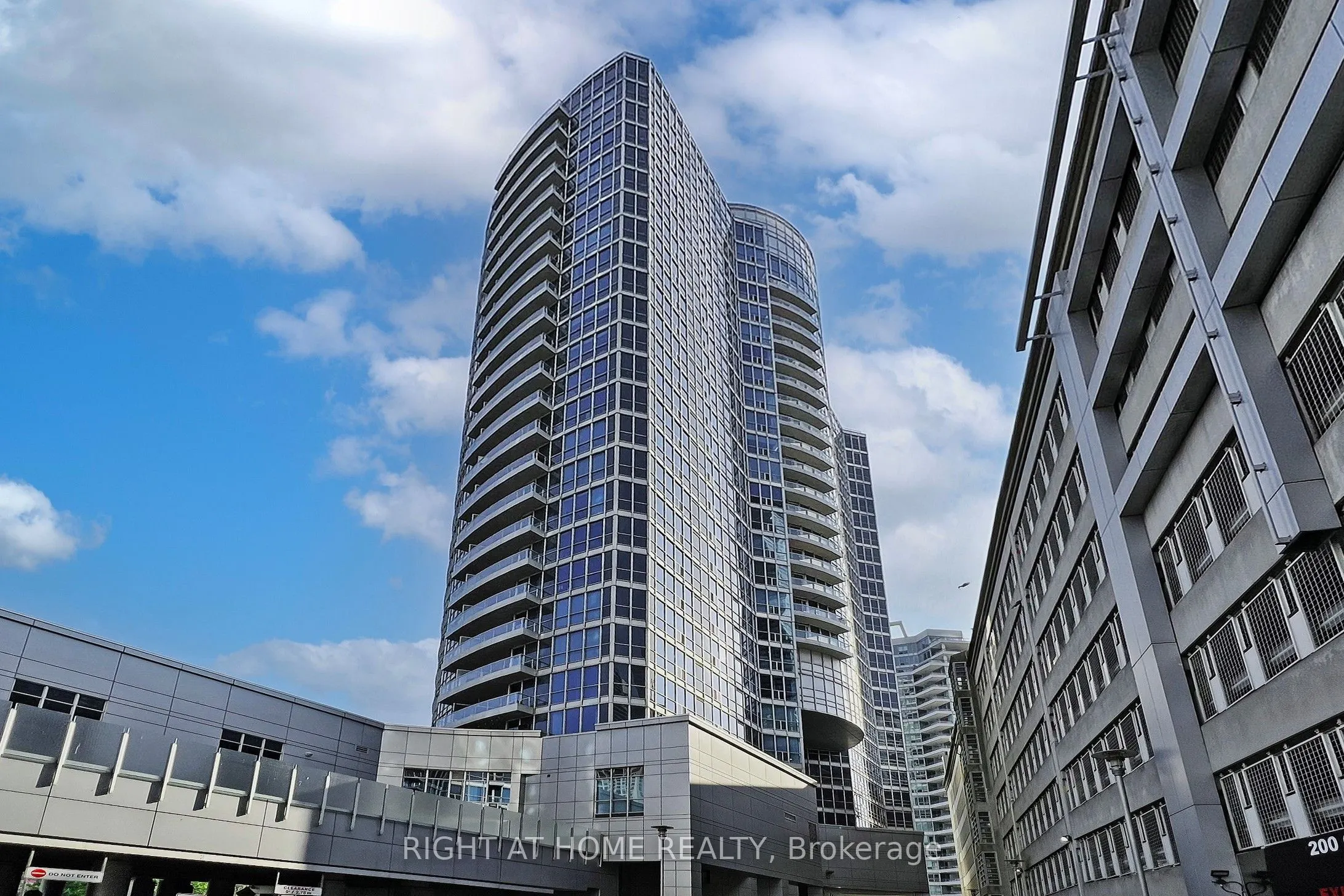 218 Queens Quay W, #1006
