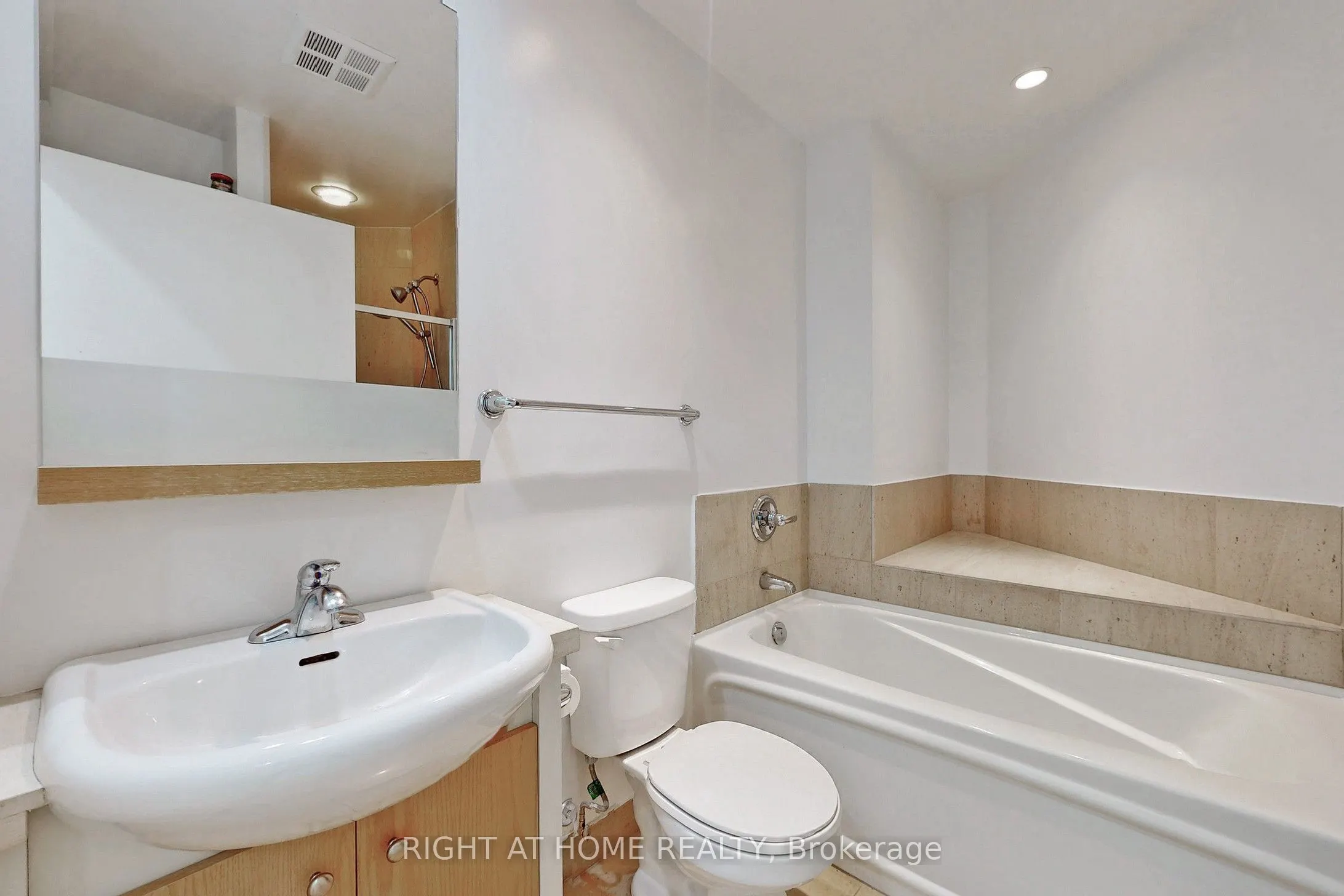 218 Queens Quay W, #1006