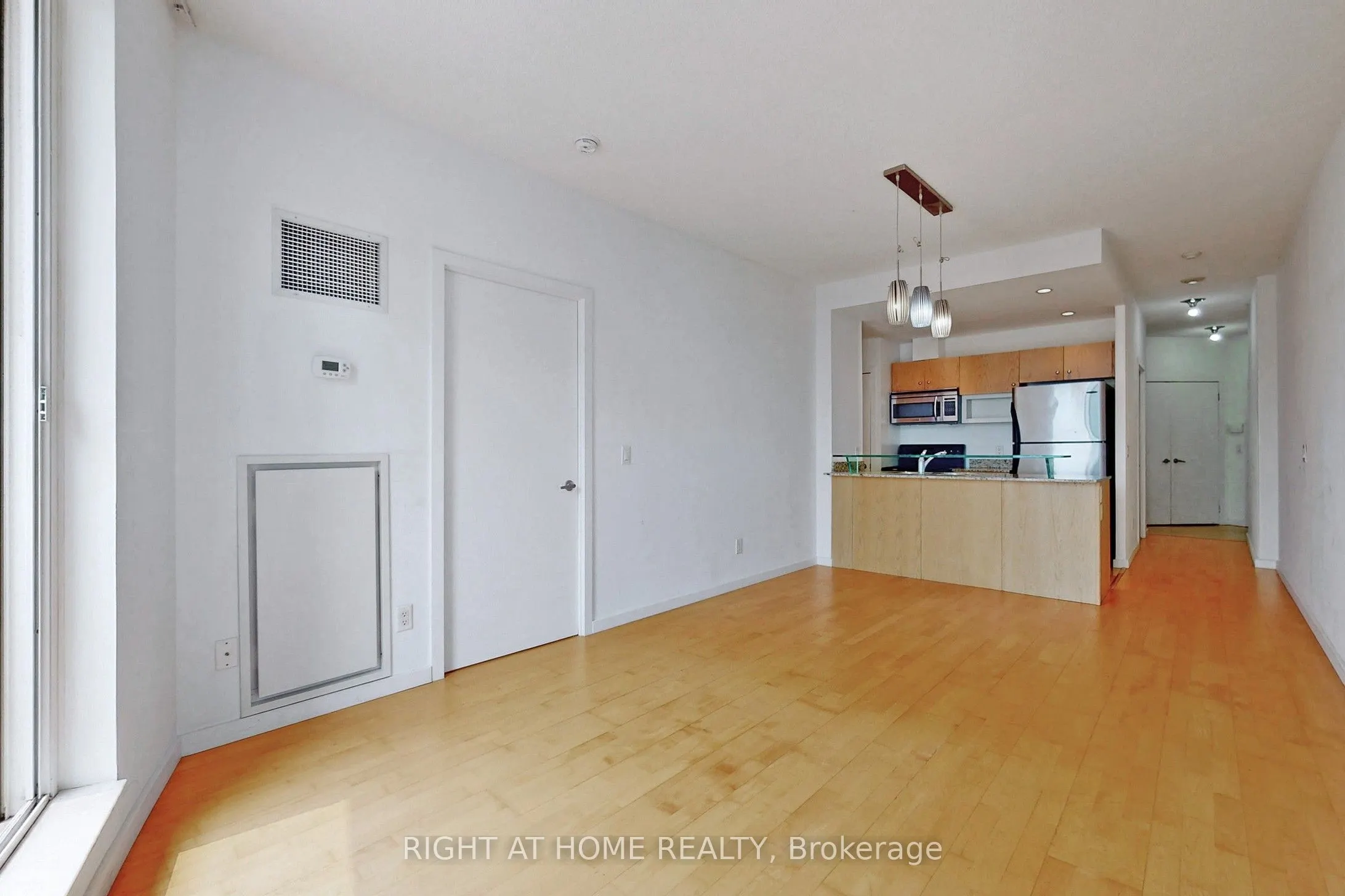 218 Queens Quay W, #1006