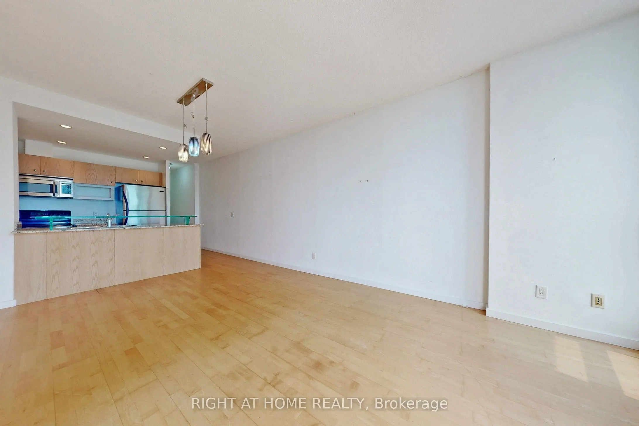 218 Queens Quay W, #1006