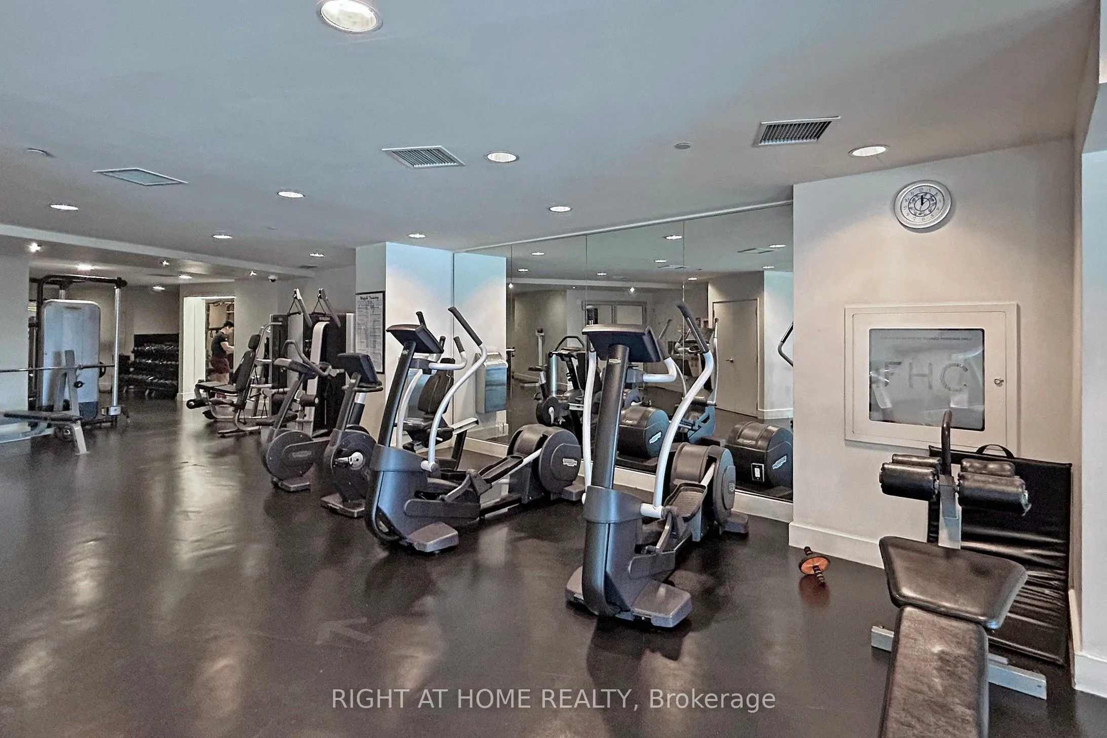 218 Queens Quay W, #1006