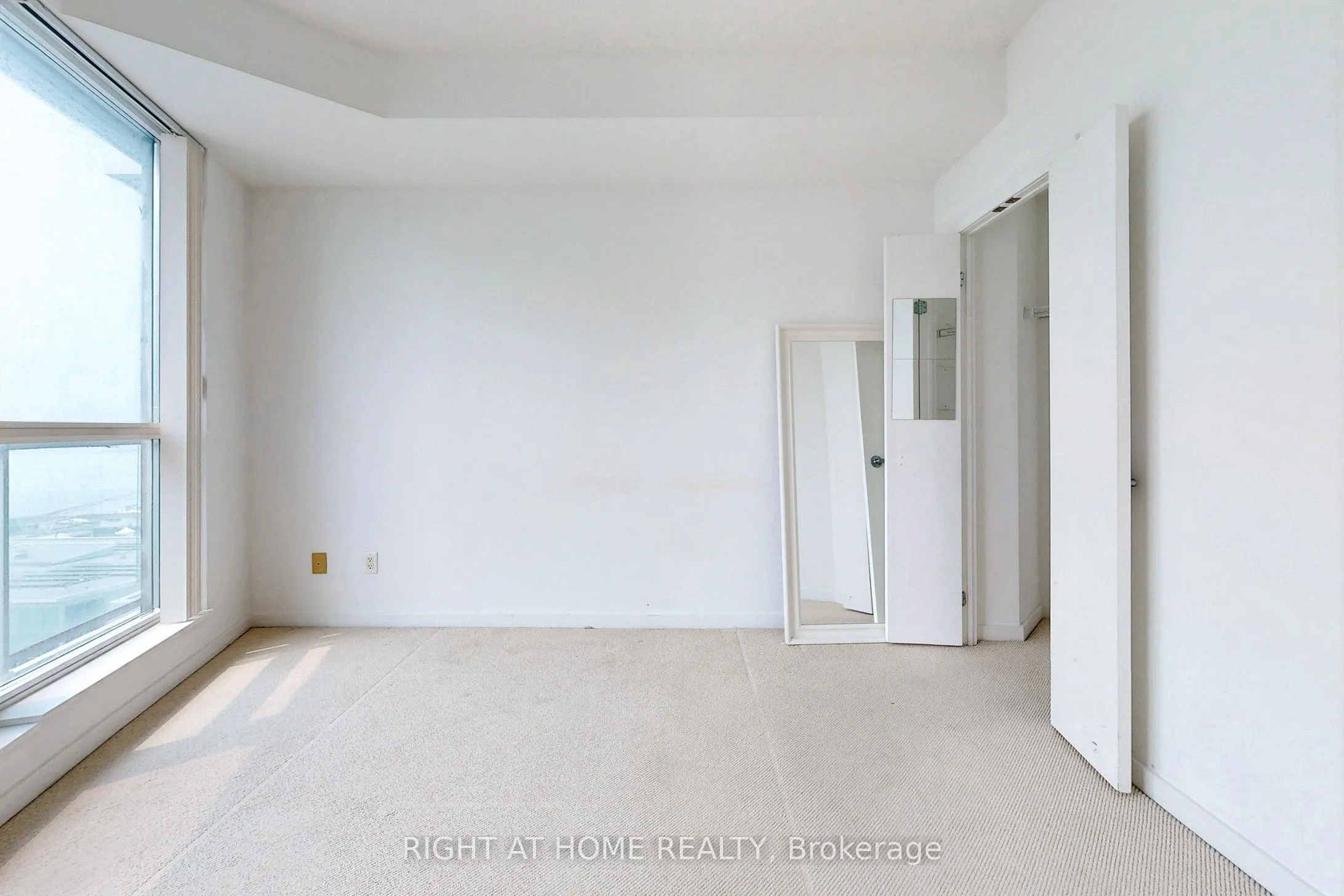 218 Queens Quay W, #1006