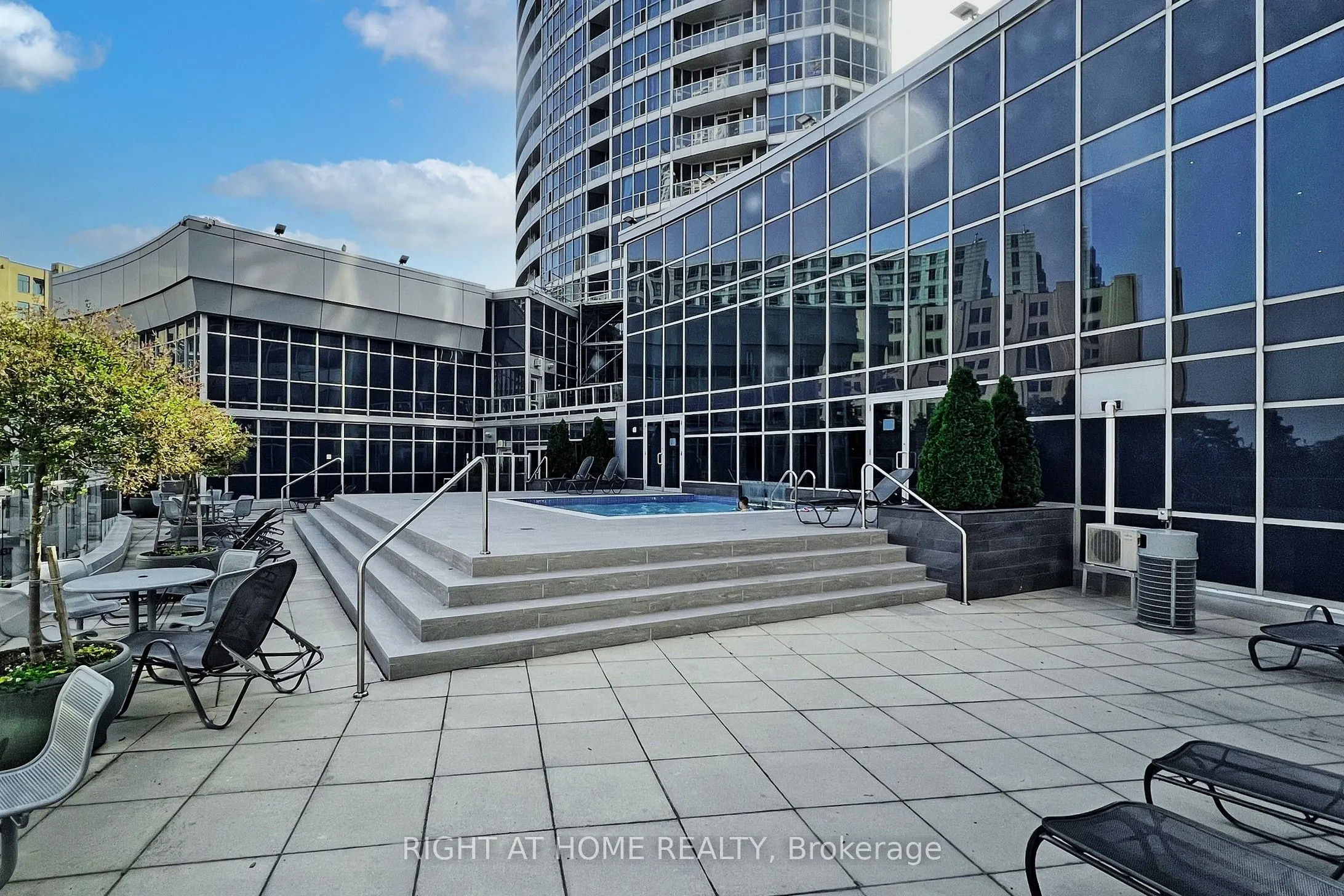 218 Queens Quay W, #1006