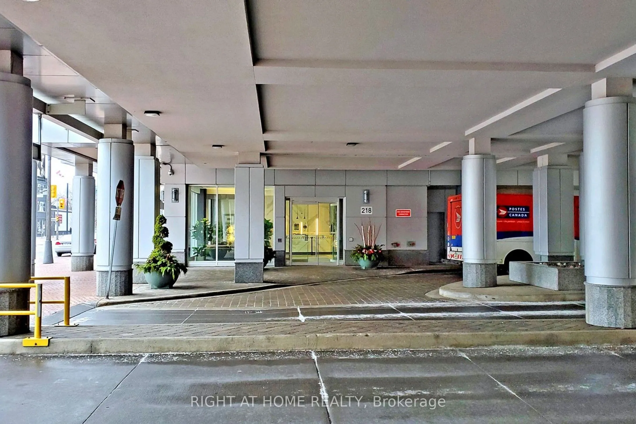 218 Queens Quay W, #1006