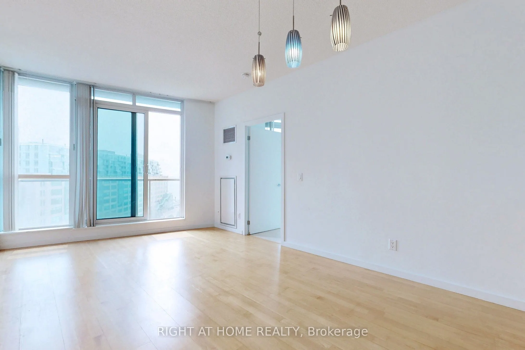 218 Queens Quay W, #1006