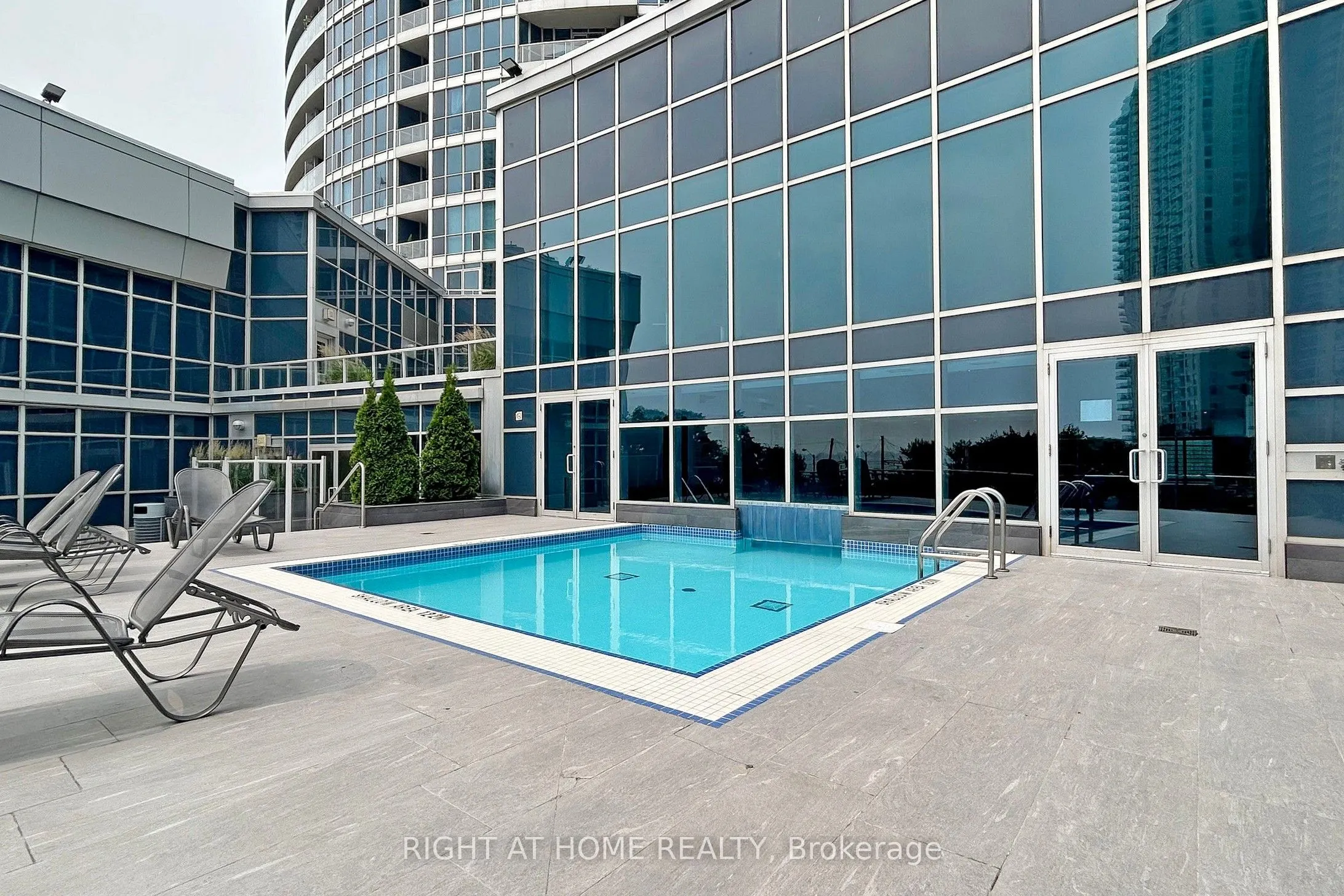 218 Queens Quay W, #1006