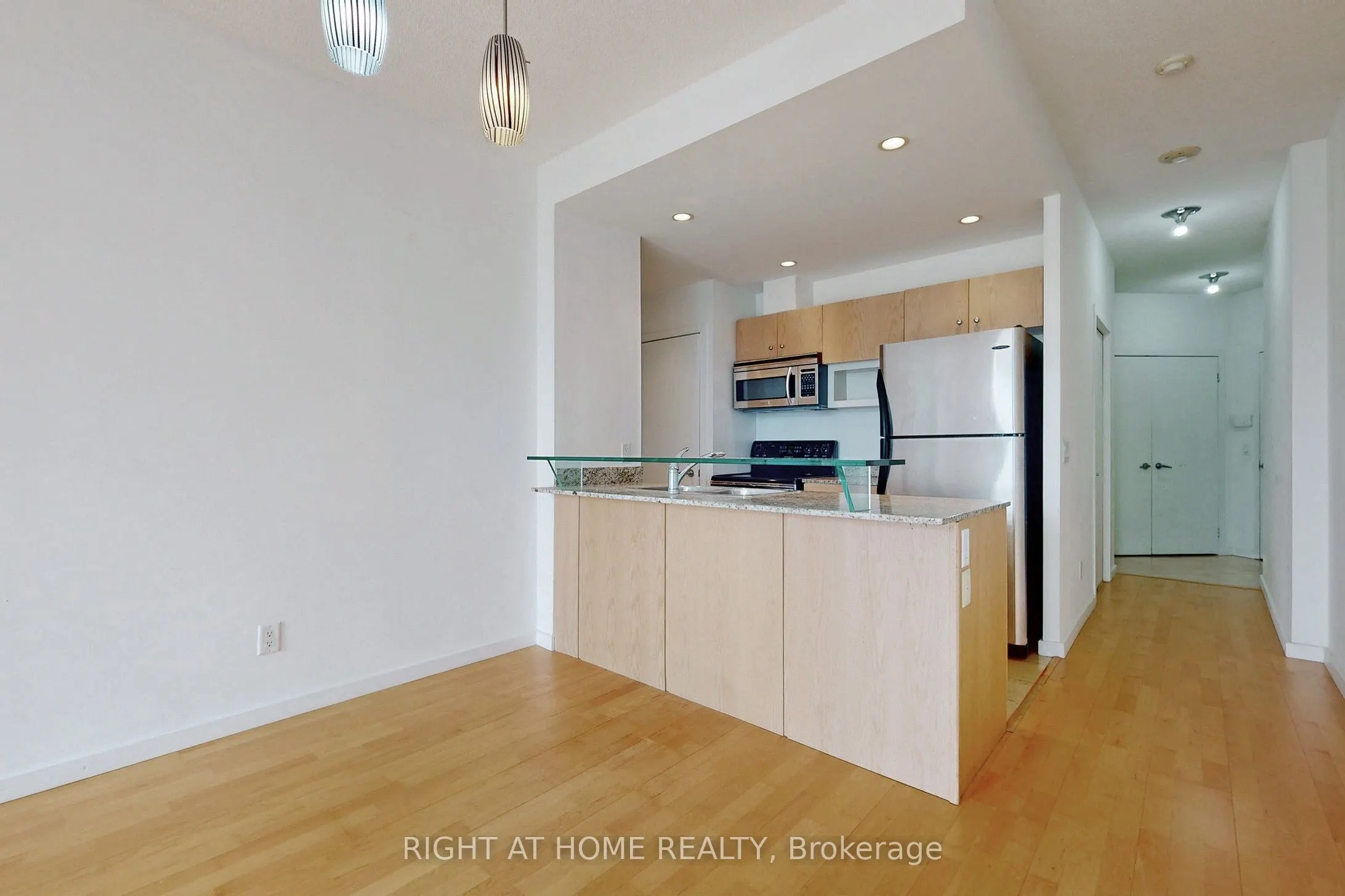 218 Queens Quay W, #1006