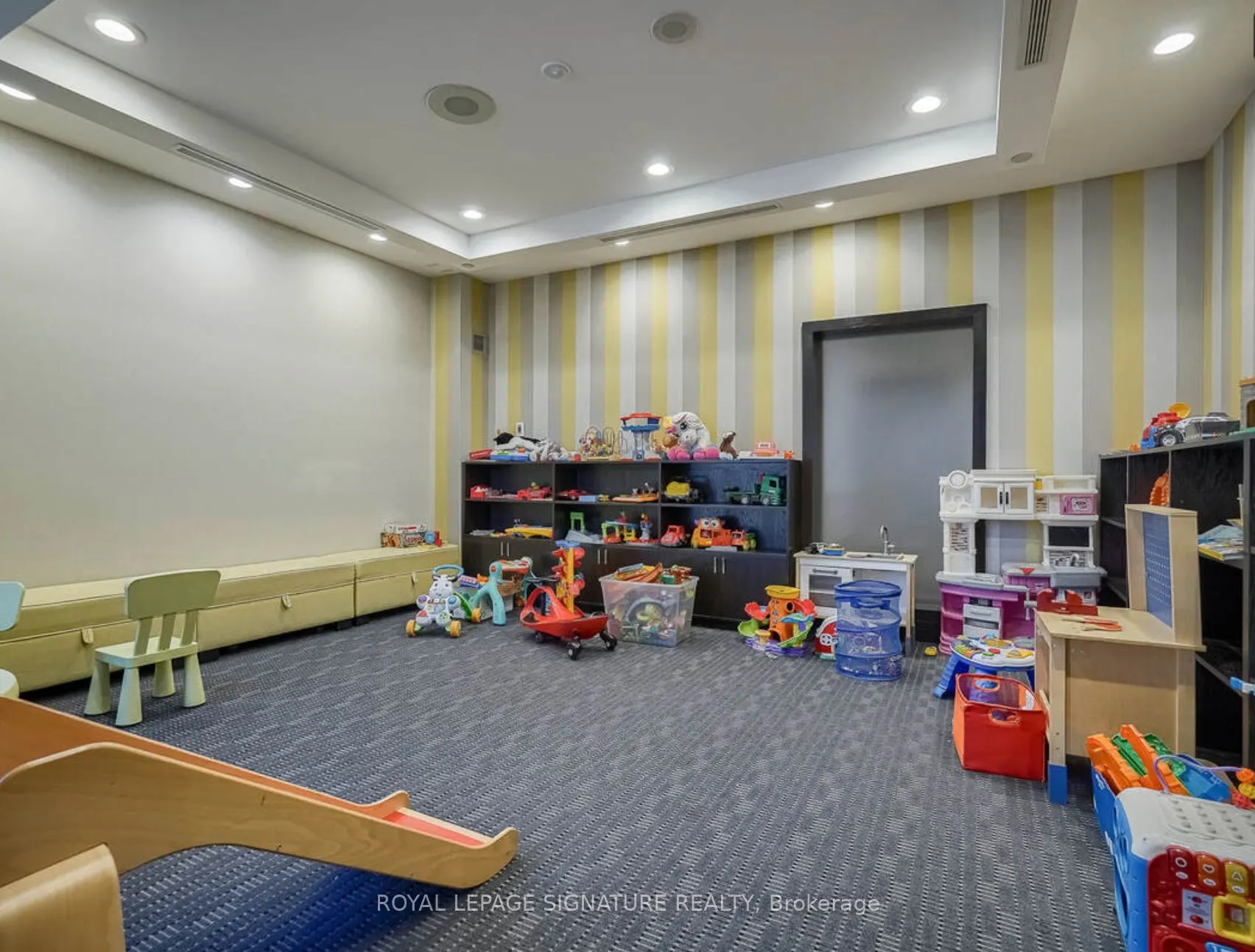 33 Sheppard Avenue, #910