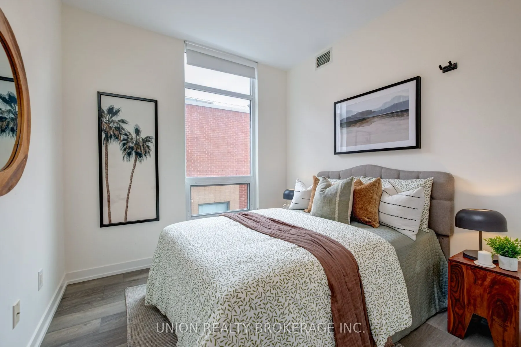 105 George Street, #405