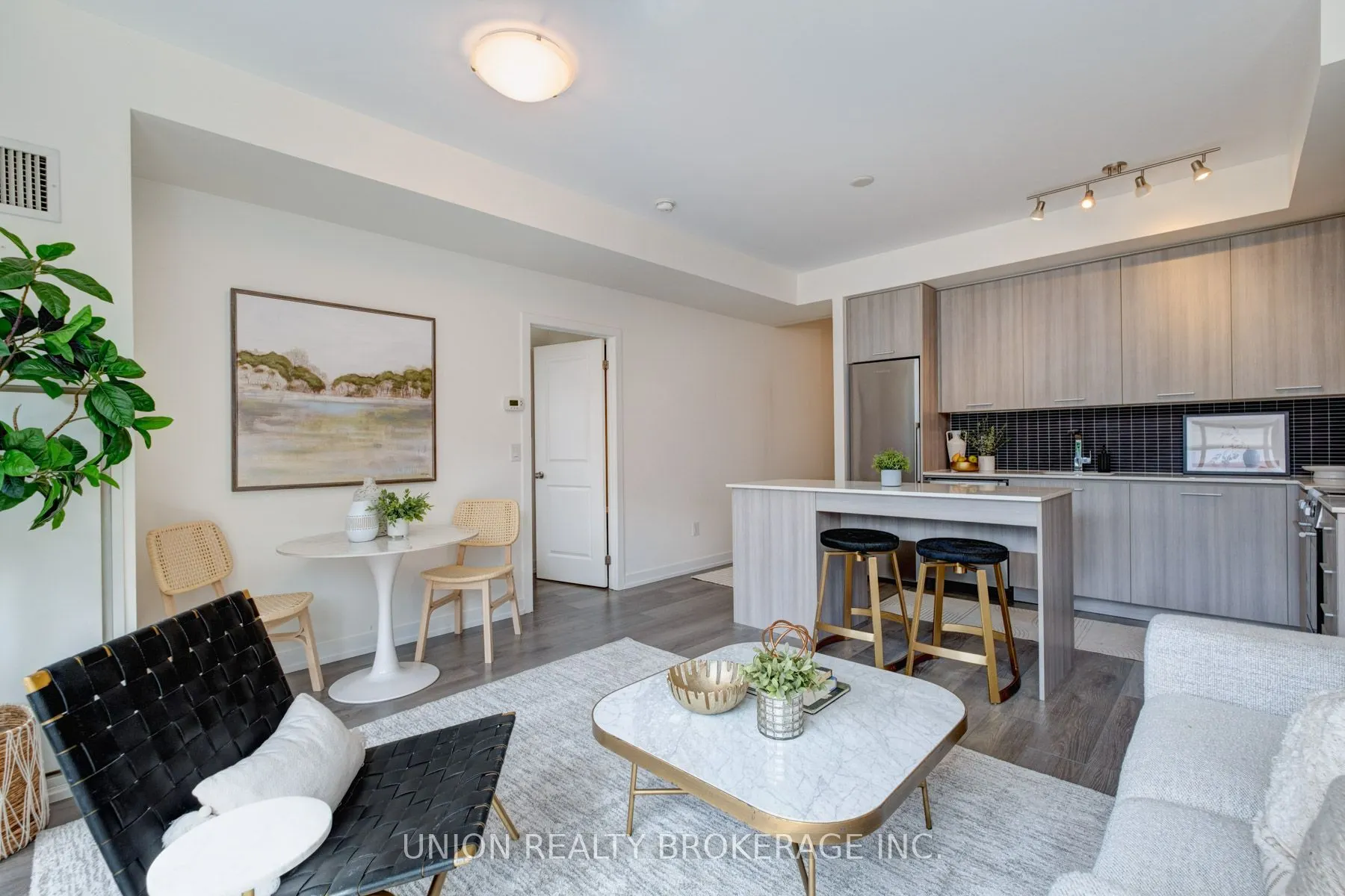 105 George Street, #405