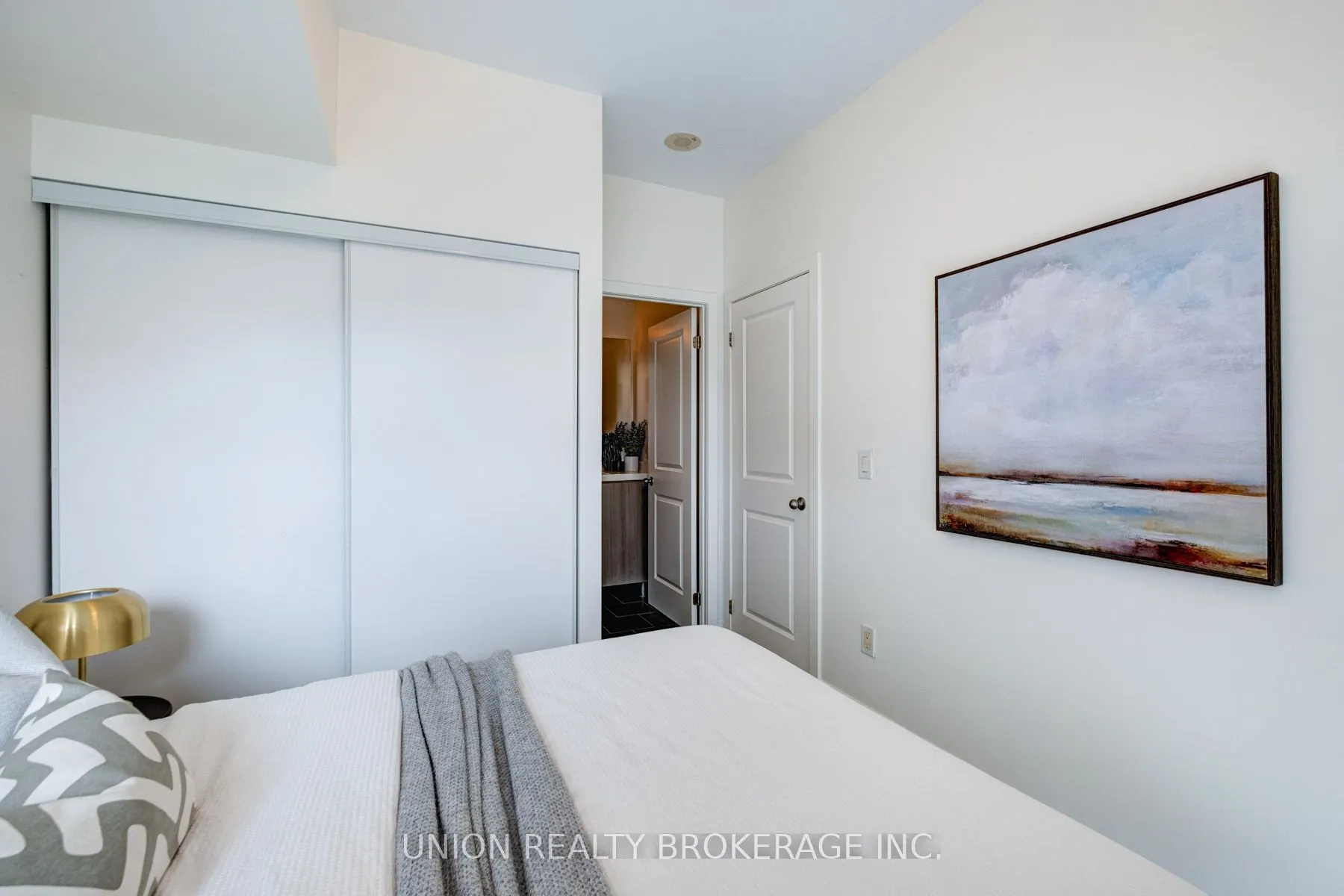 105 George Street, #405