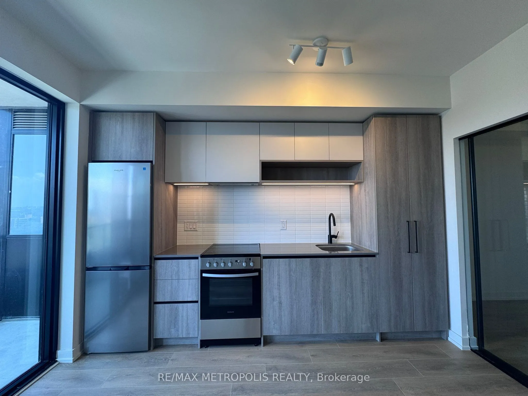 181 STERLING Road, #1418