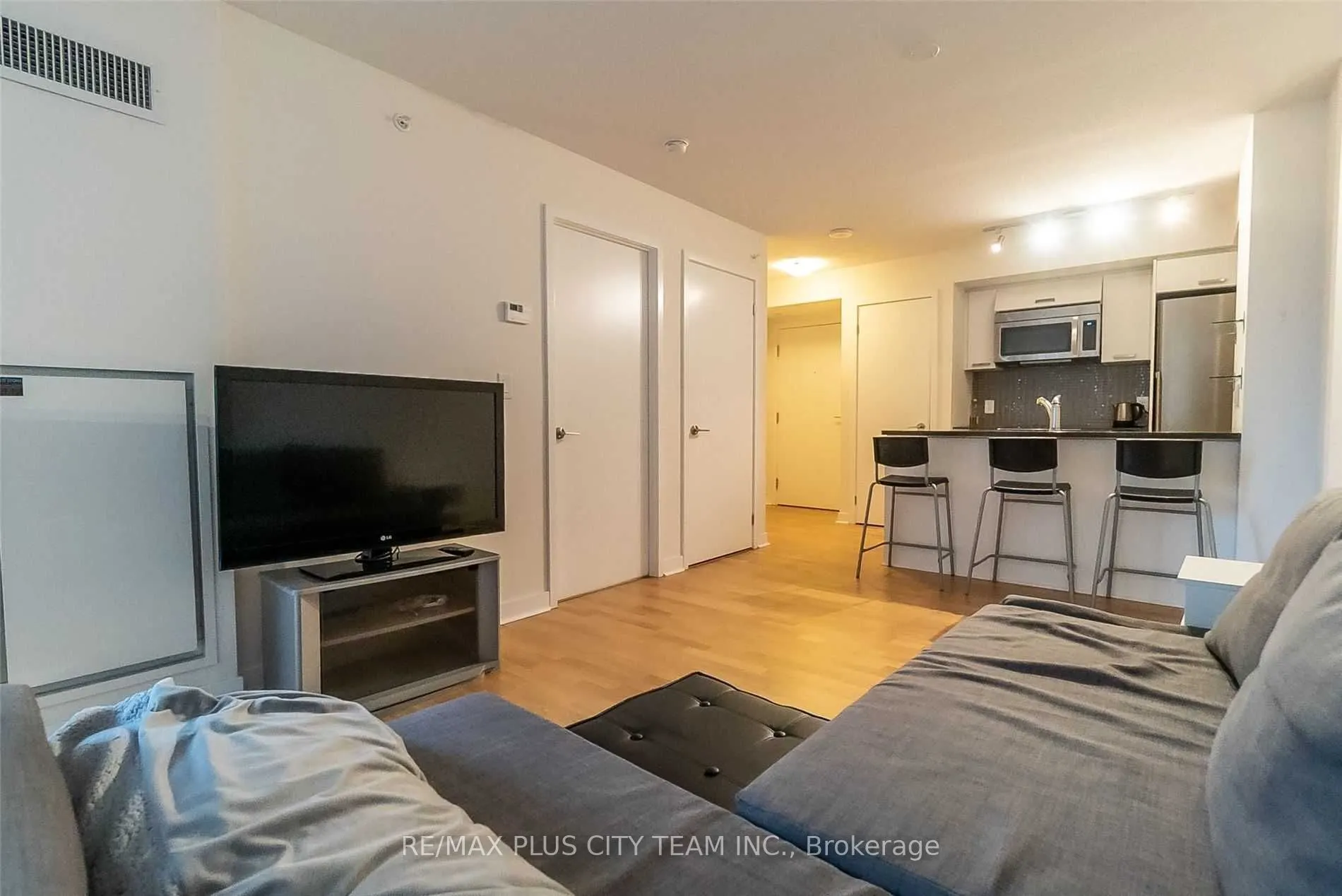 295 Adelaide Street W, #1610