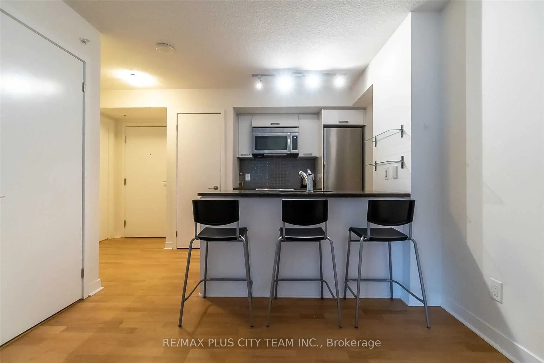 295 Adelaide Street W, #1610