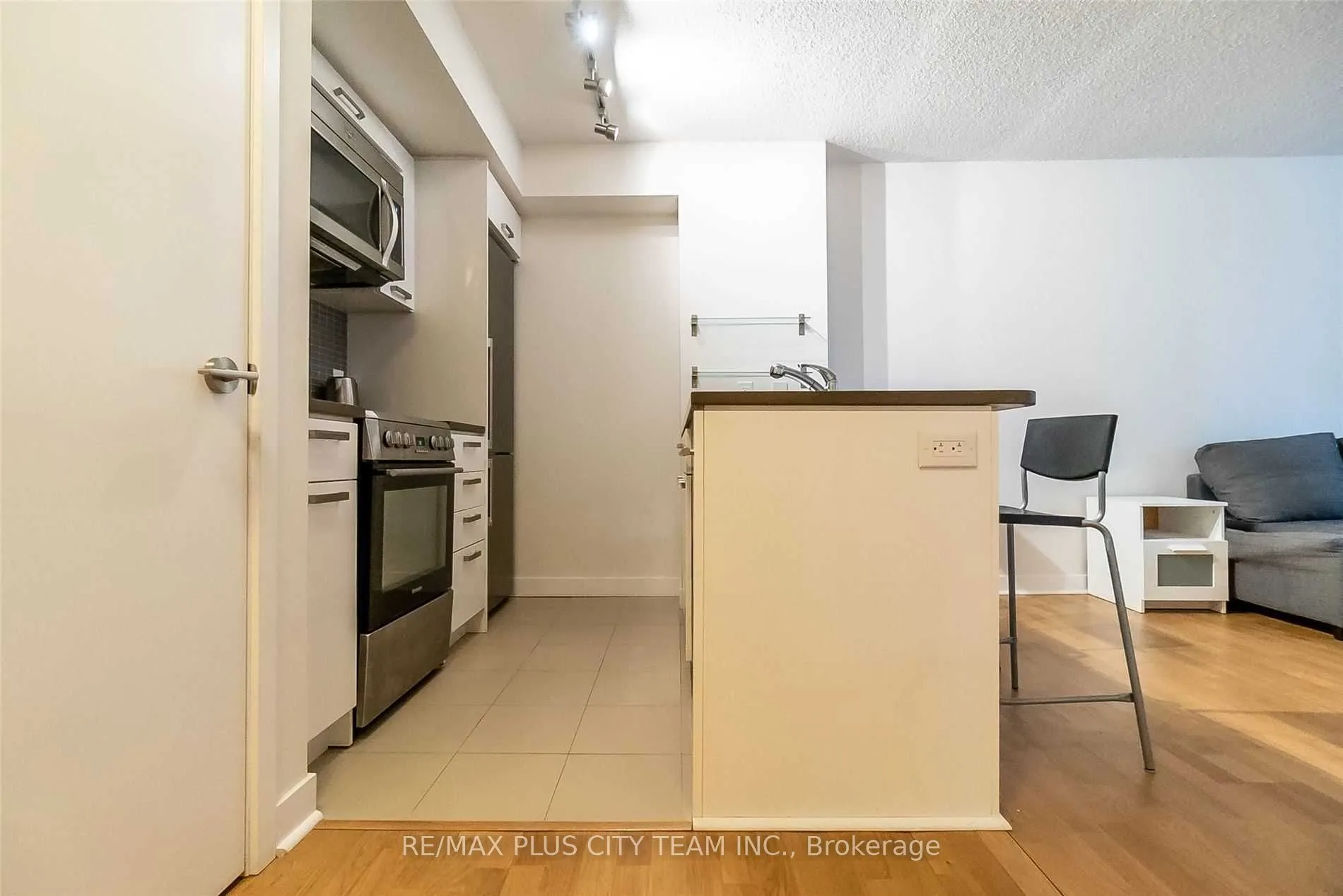 295 Adelaide Street W, #1610