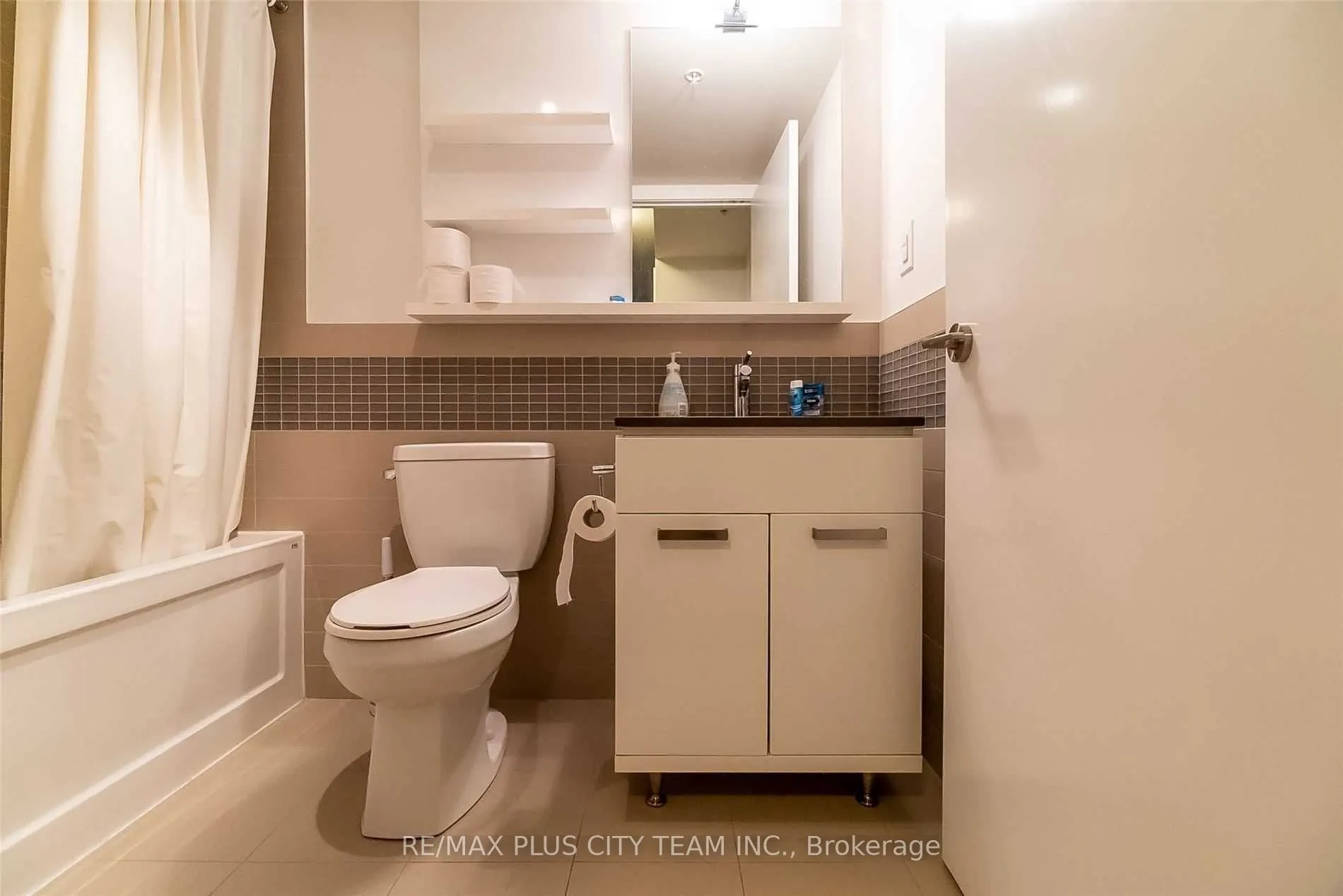 295 Adelaide Street W, #1610