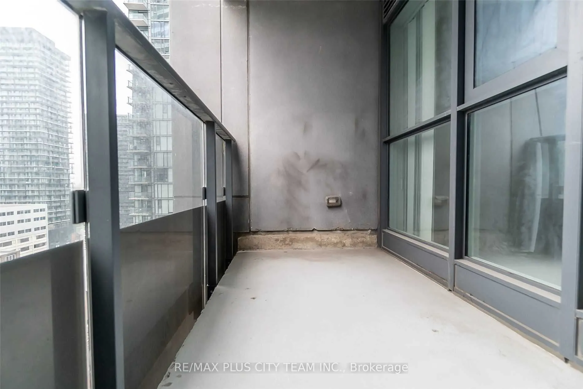 295 Adelaide Street W, #1610