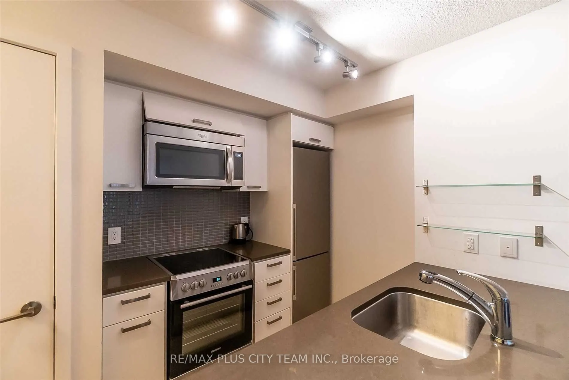 295 Adelaide Street W, #1610