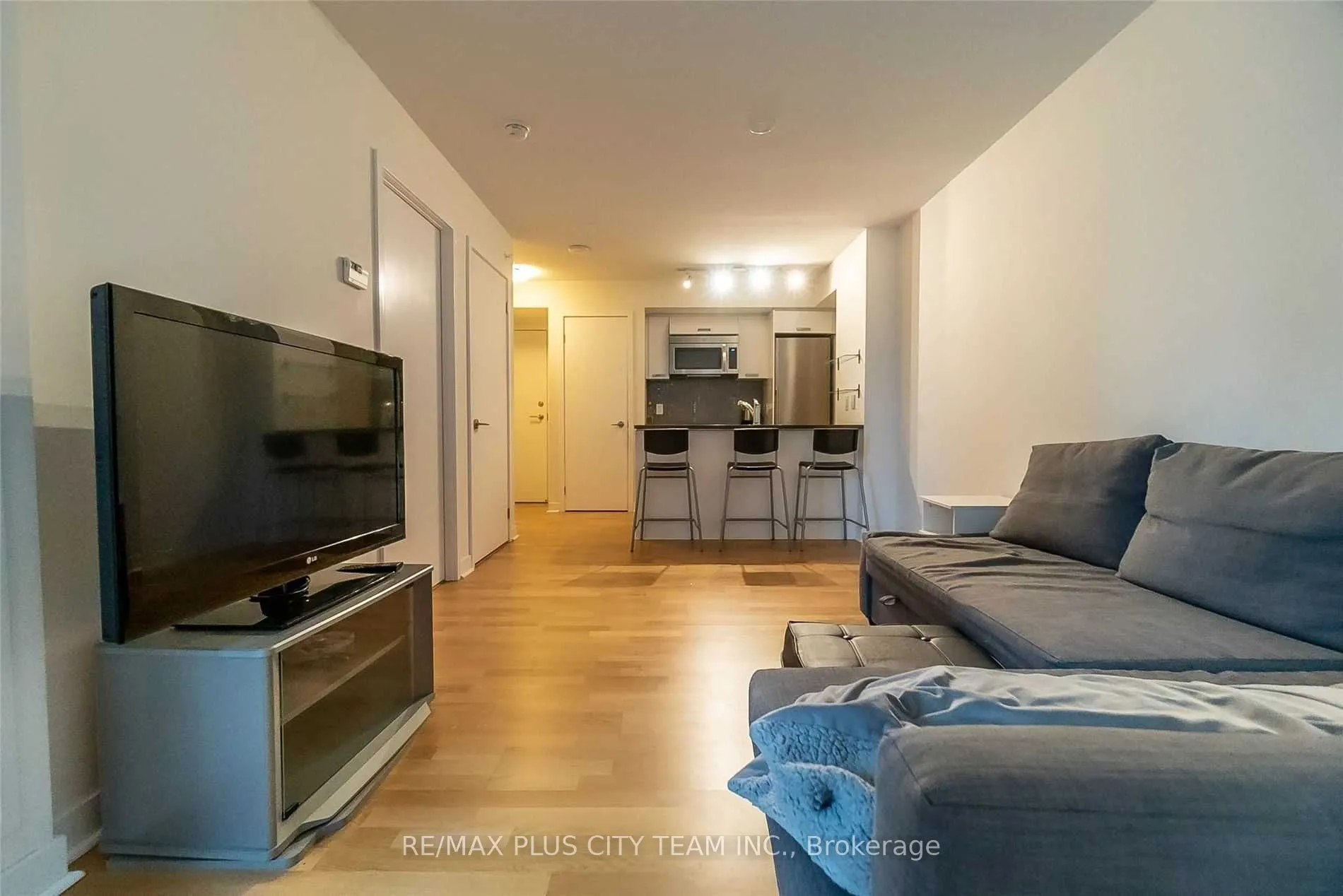 295 Adelaide Street W, #1610