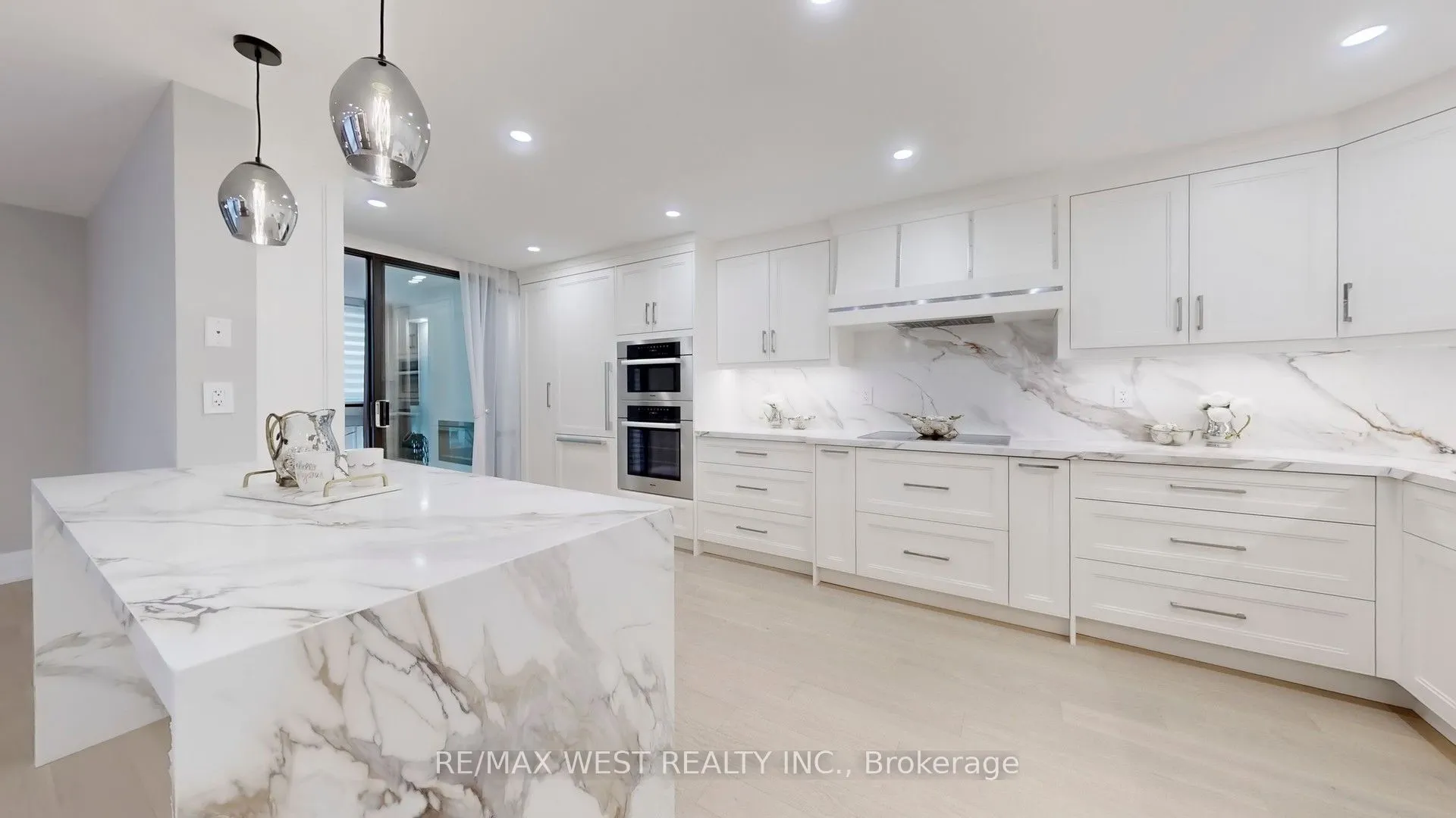 240 Heath Street W, #801