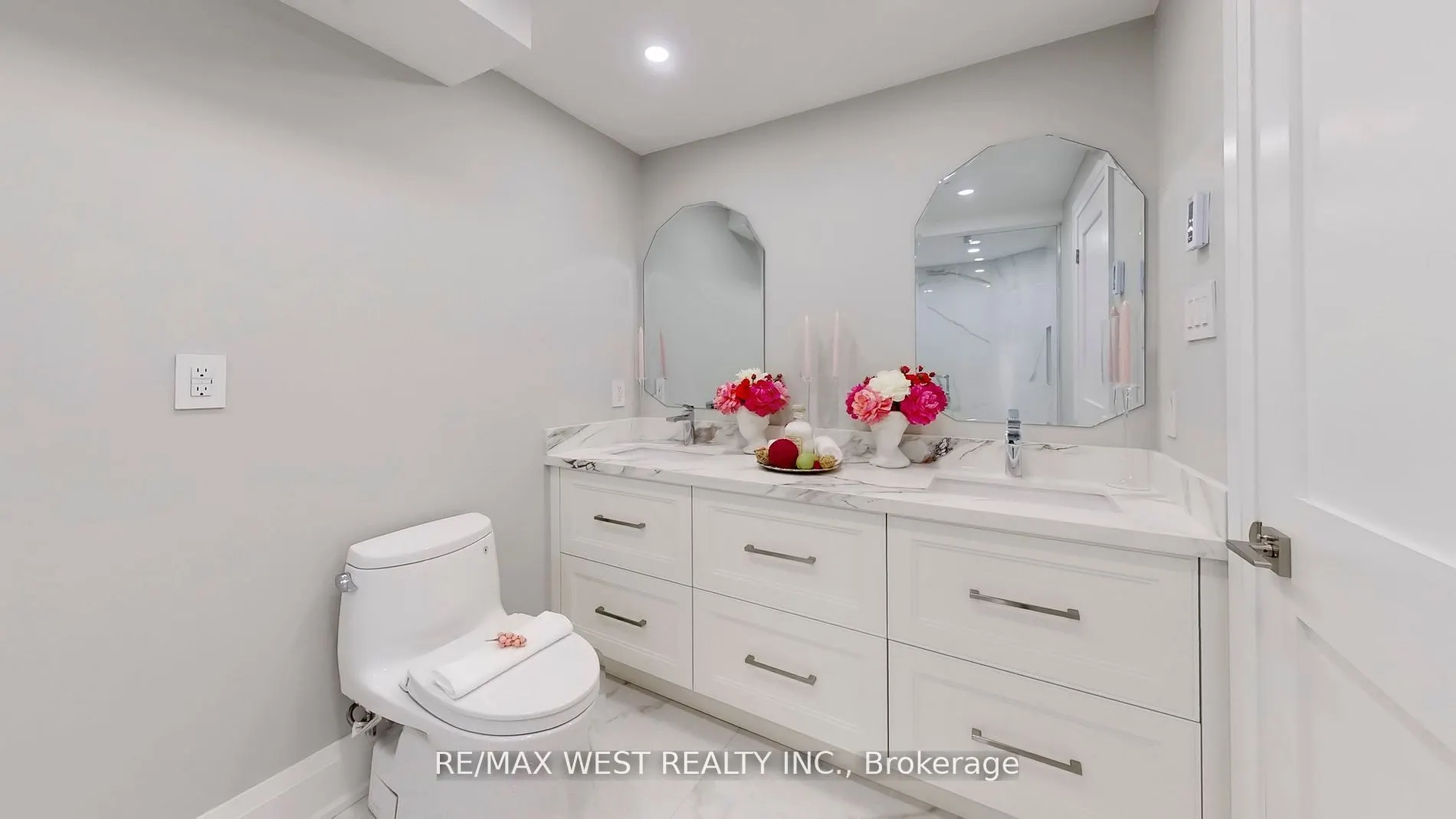 240 Heath Street W, #801