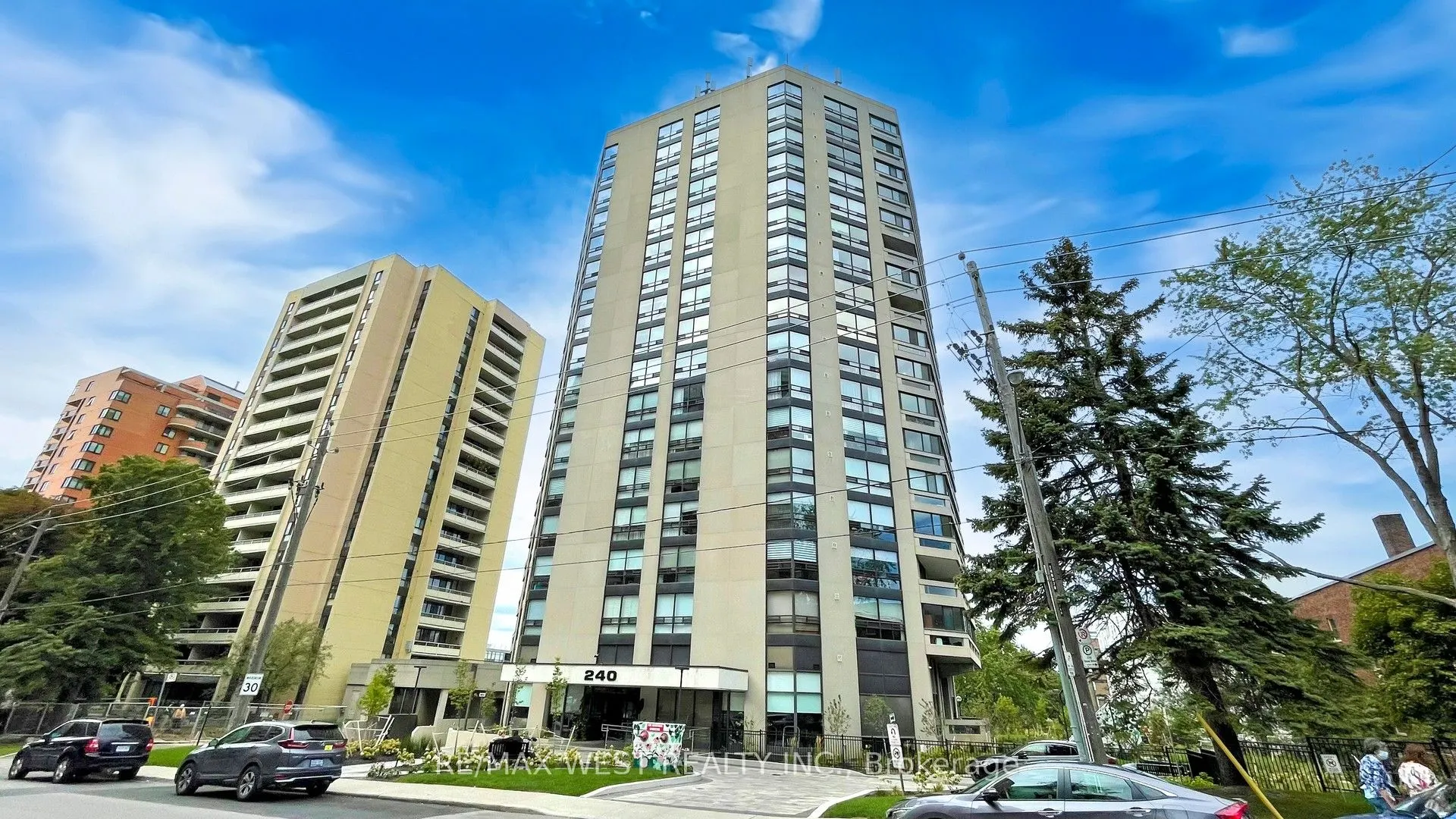 240 Heath Street W, #801