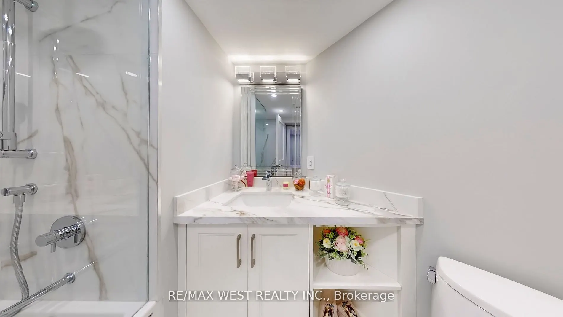 240 Heath Street W, #801
