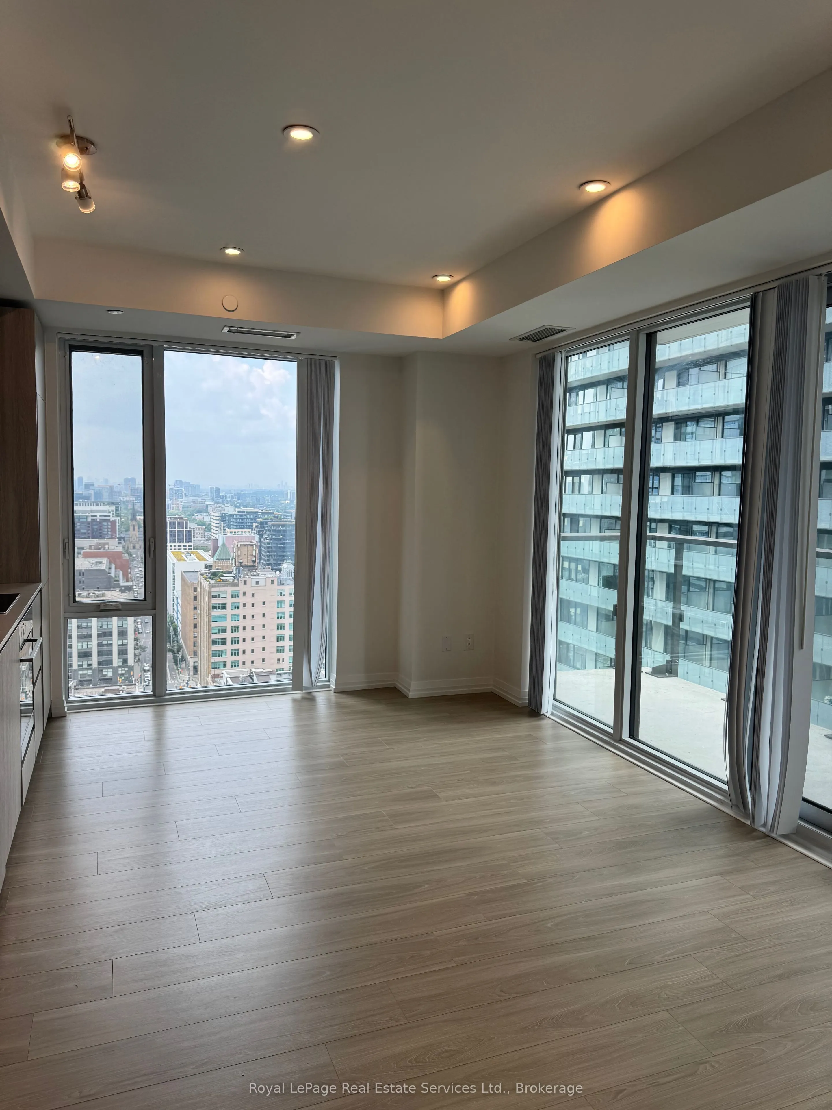 28 Widmer Street, #2725
