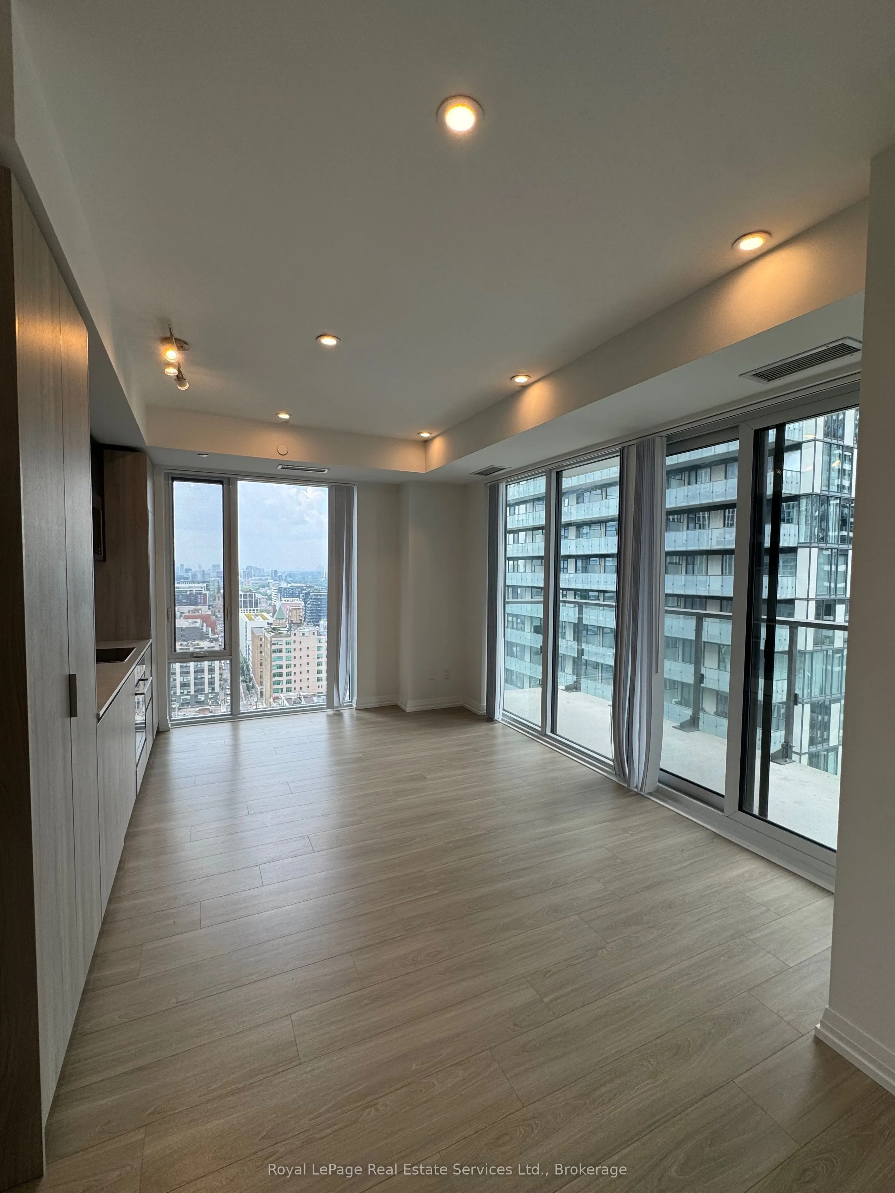 28 Widmer Street, #2725