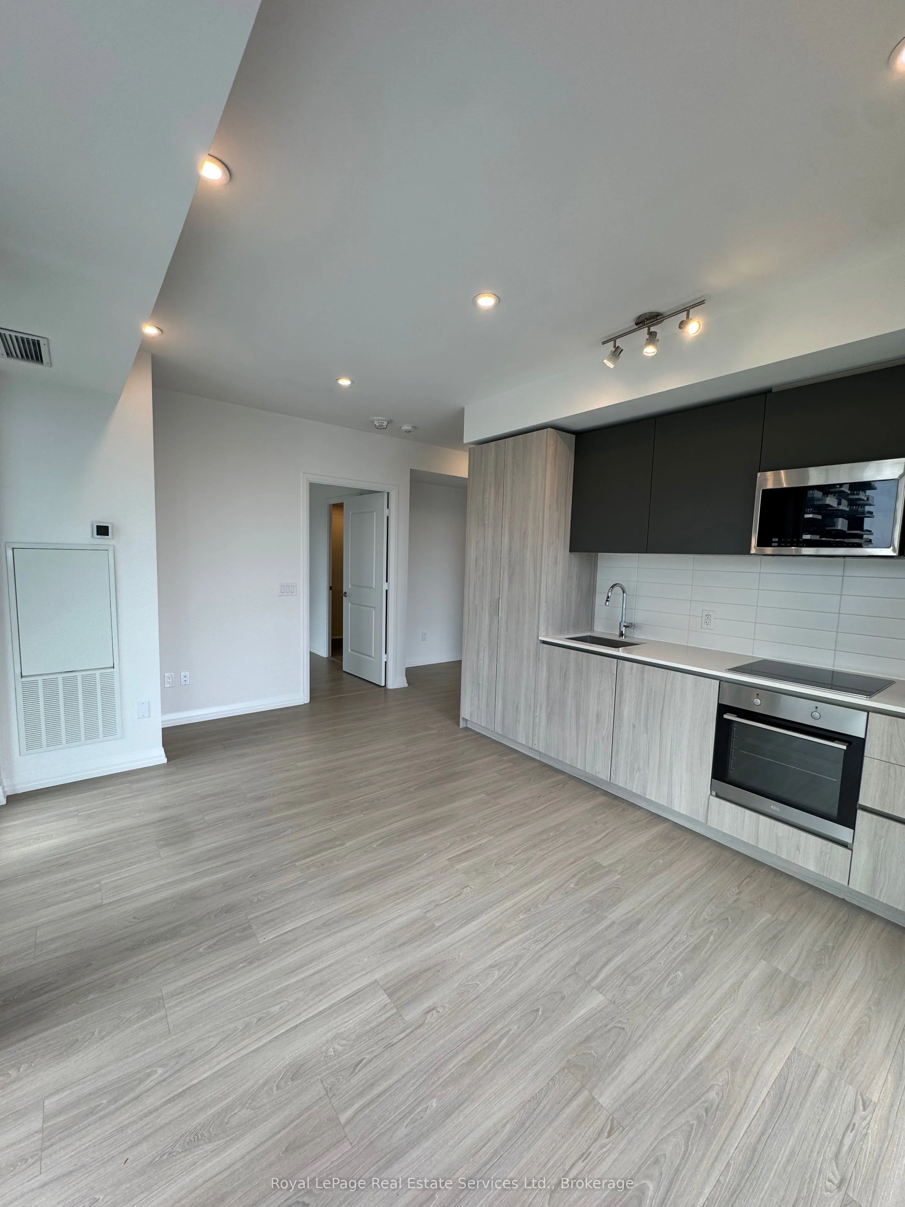 28 Widmer Street, #2725