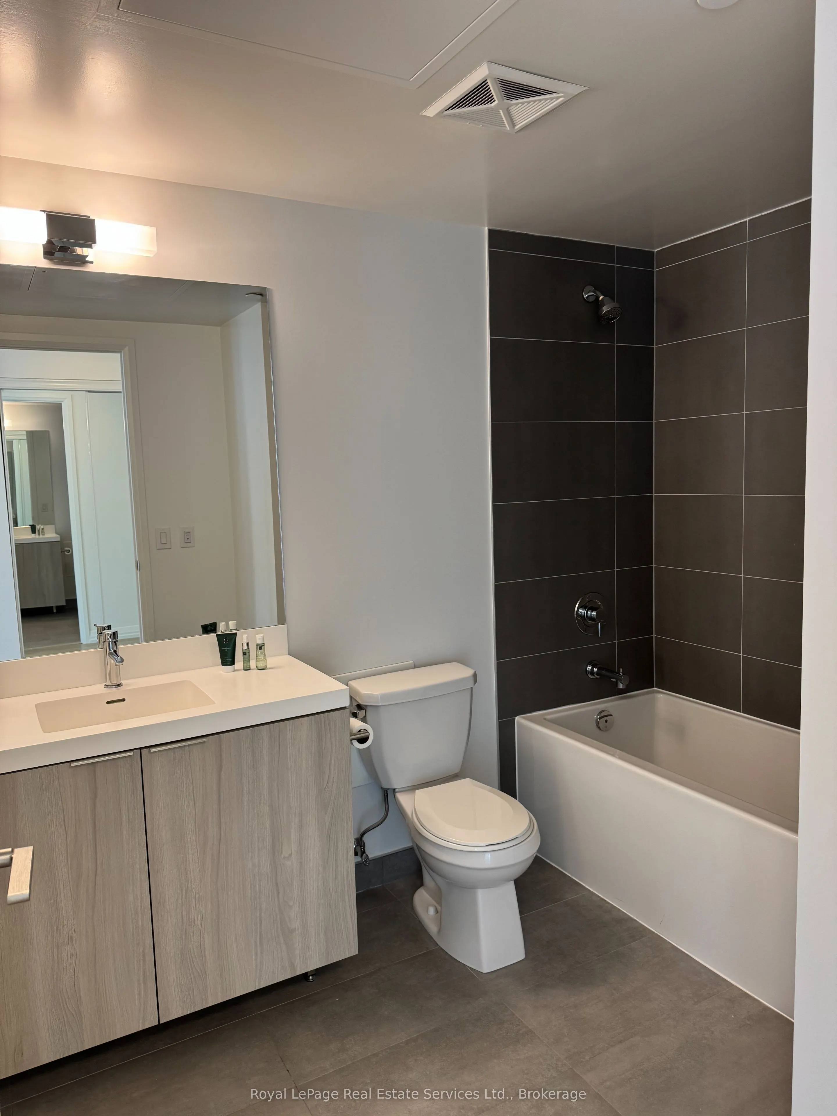 28 Widmer Street, #2725