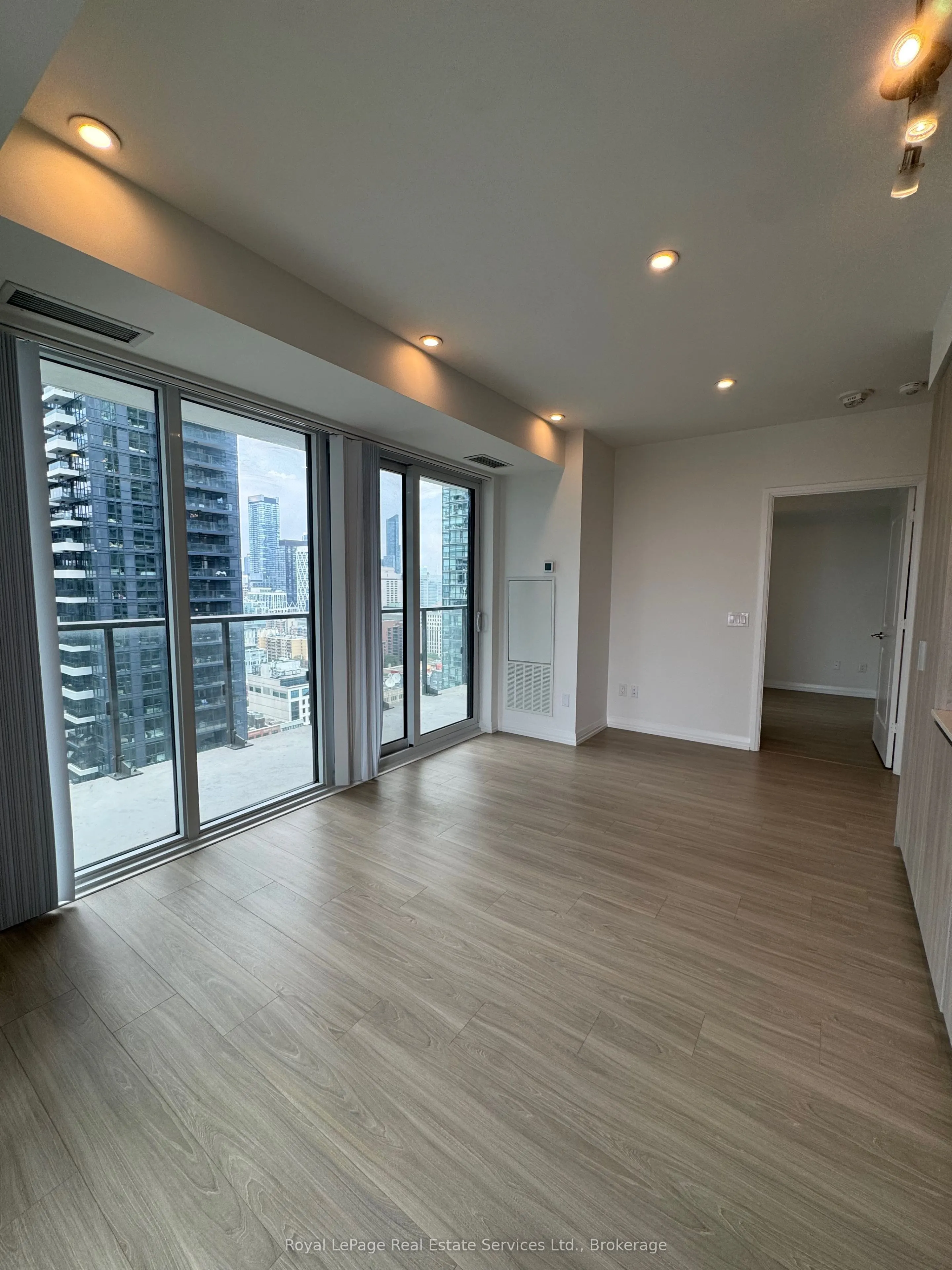 28 Widmer Street, #2725