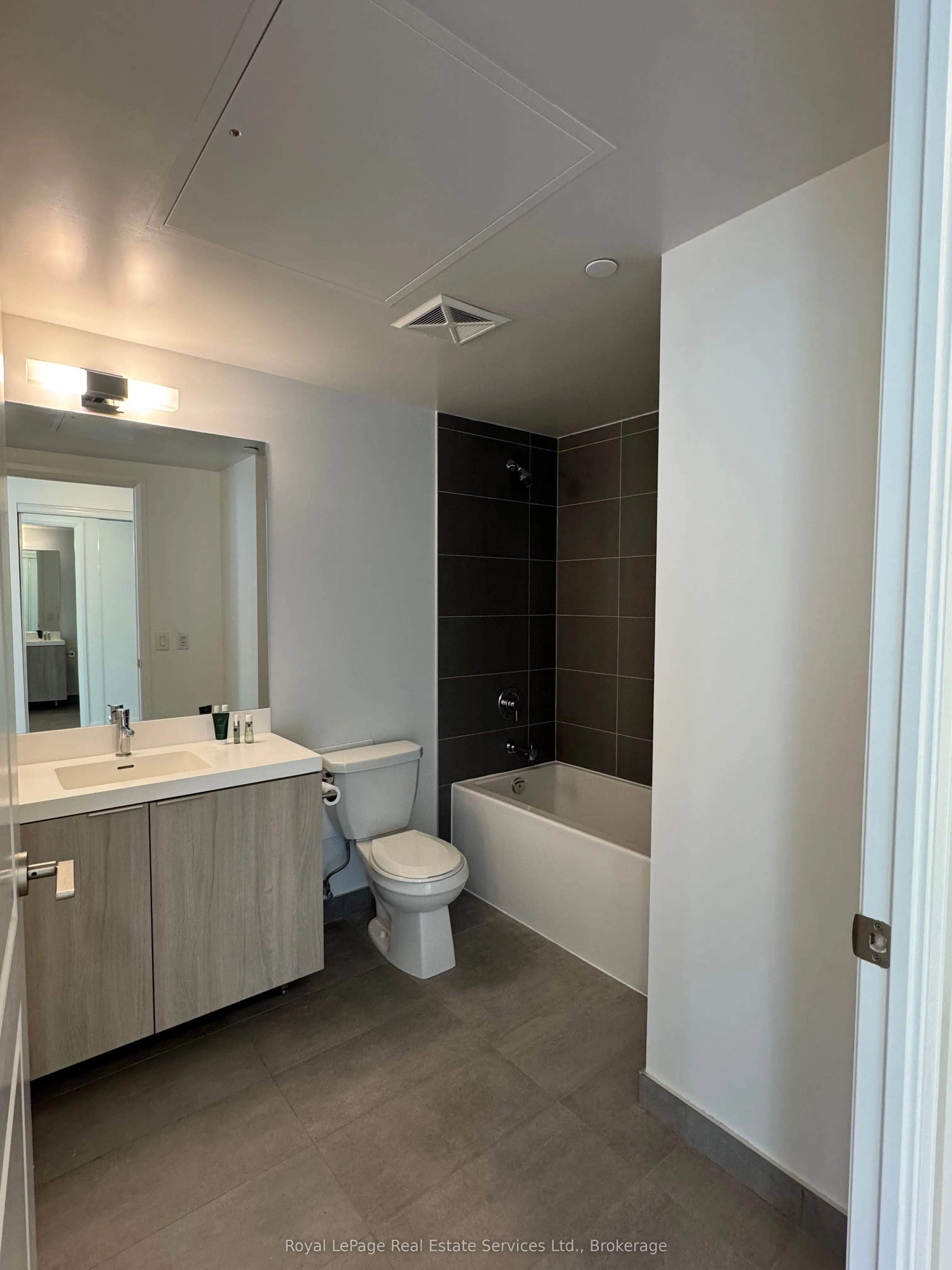 28 Widmer Street, #2725