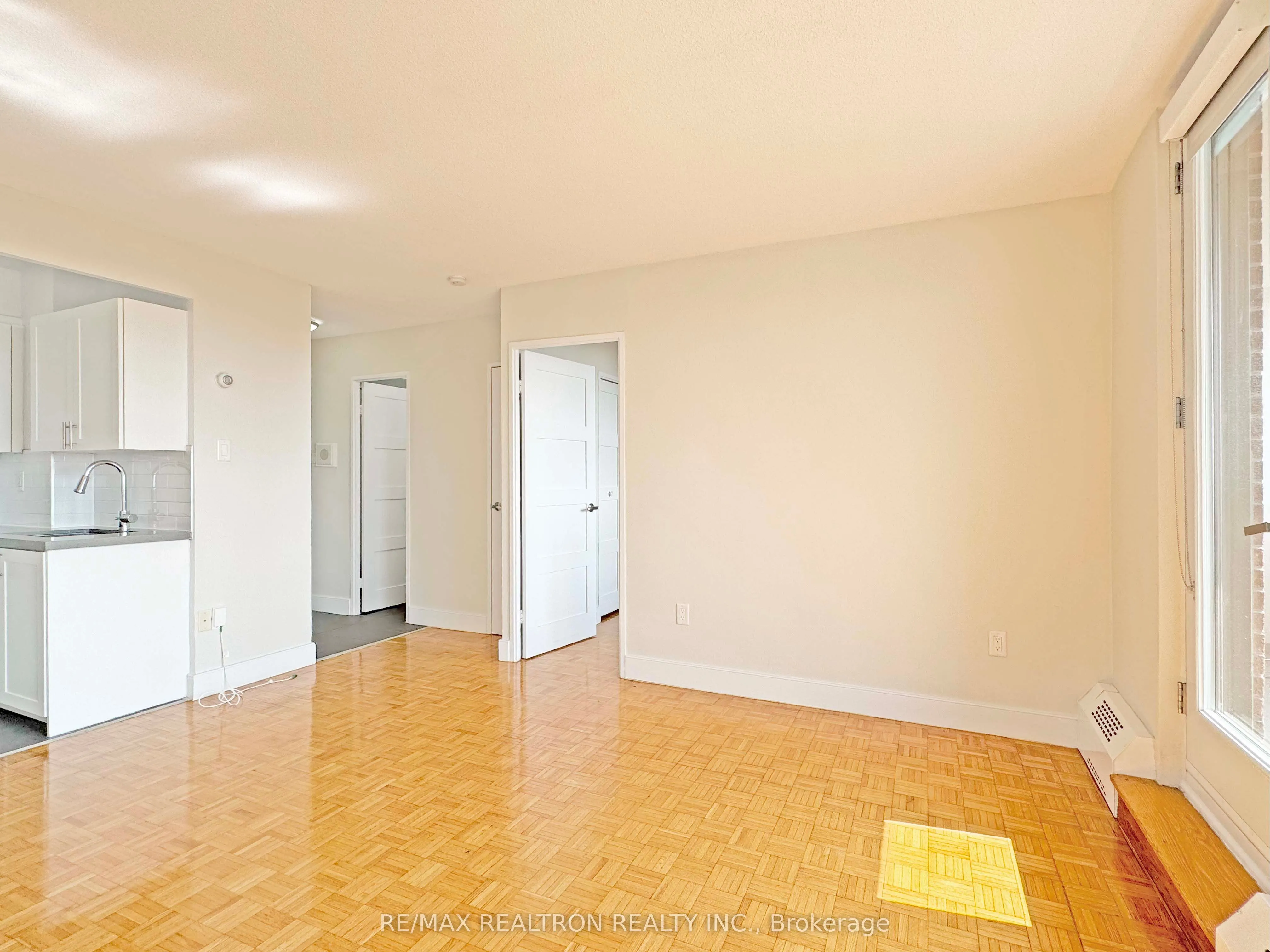 666 Spadina Avenue, #1201