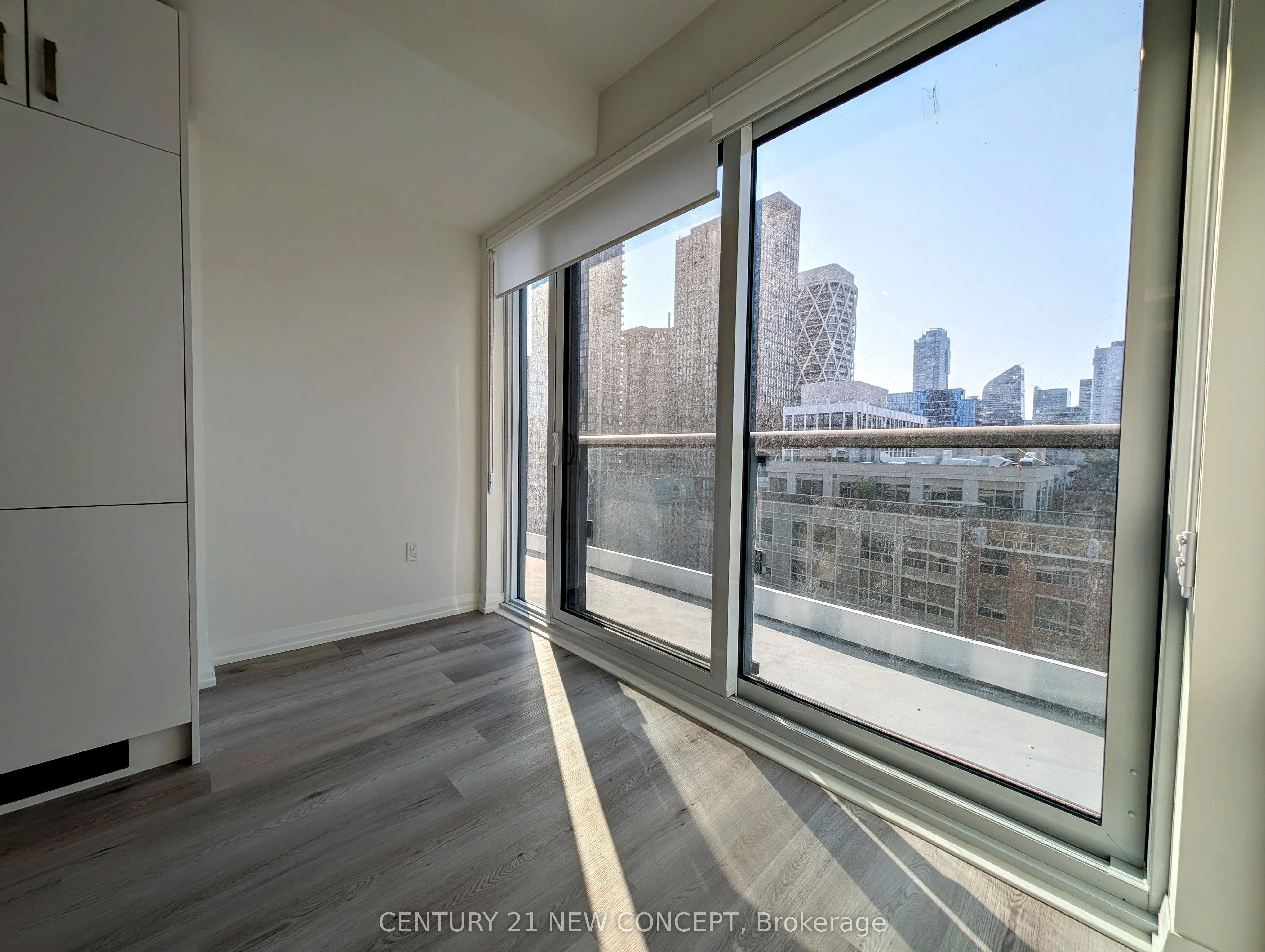 280 Dundas Street W, #1408